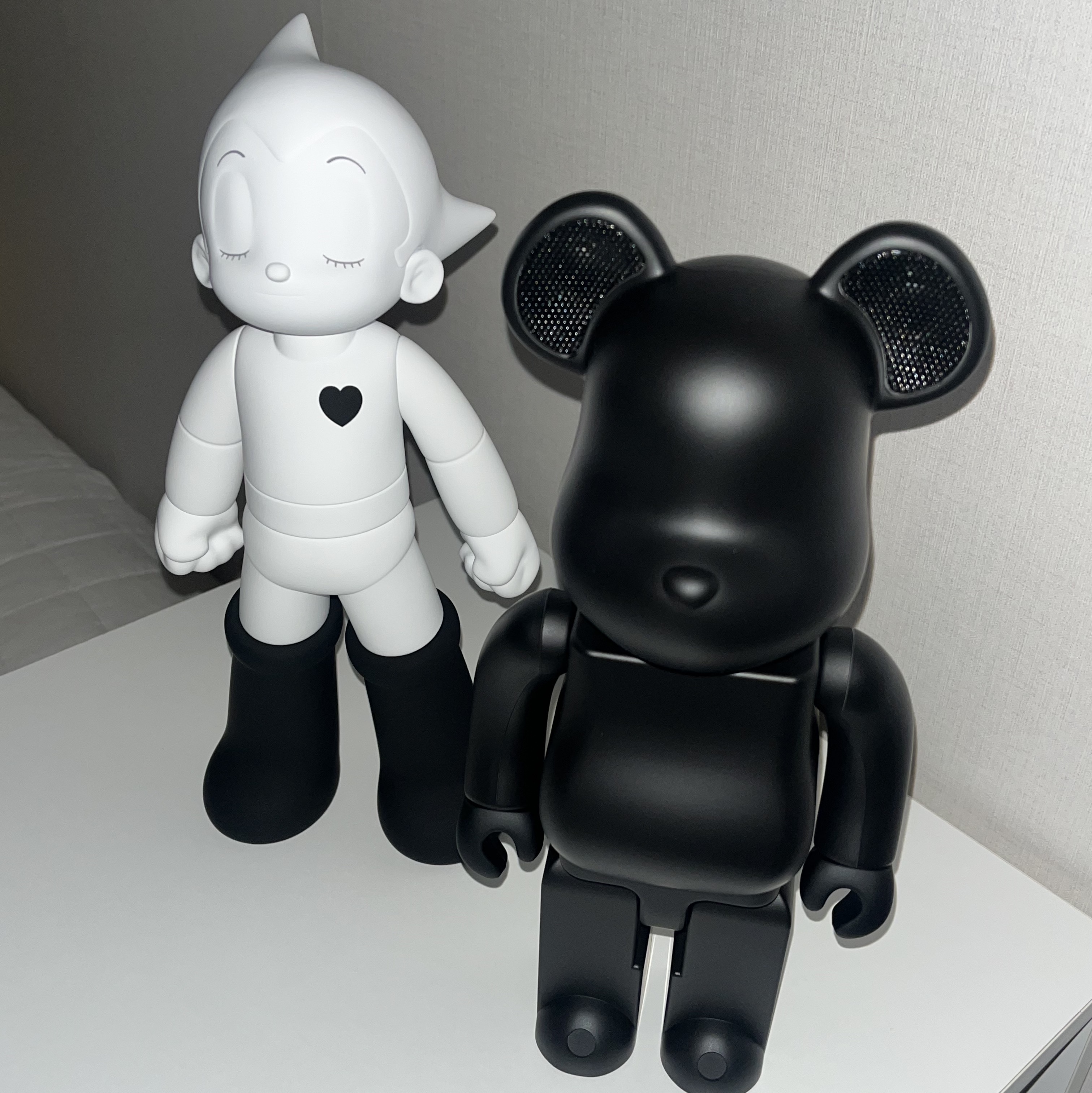 Bearbrick Audio 400% Portable Bluetooth Speaker Black, Astroboy Edition Astroboy Special Package Red 착용 스타일