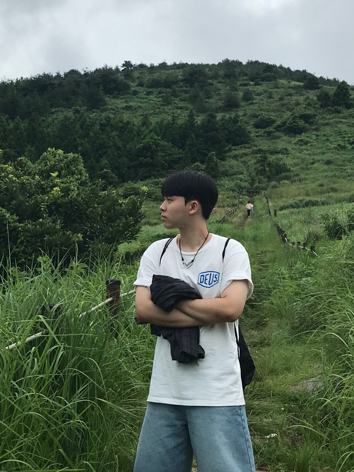 Deus Ex Machina Seongsu College T-Shirt White Midnight Blue, Jordan 1 x Travis Scott Retro Low OG SP Mocha 착용 스타일 - 1