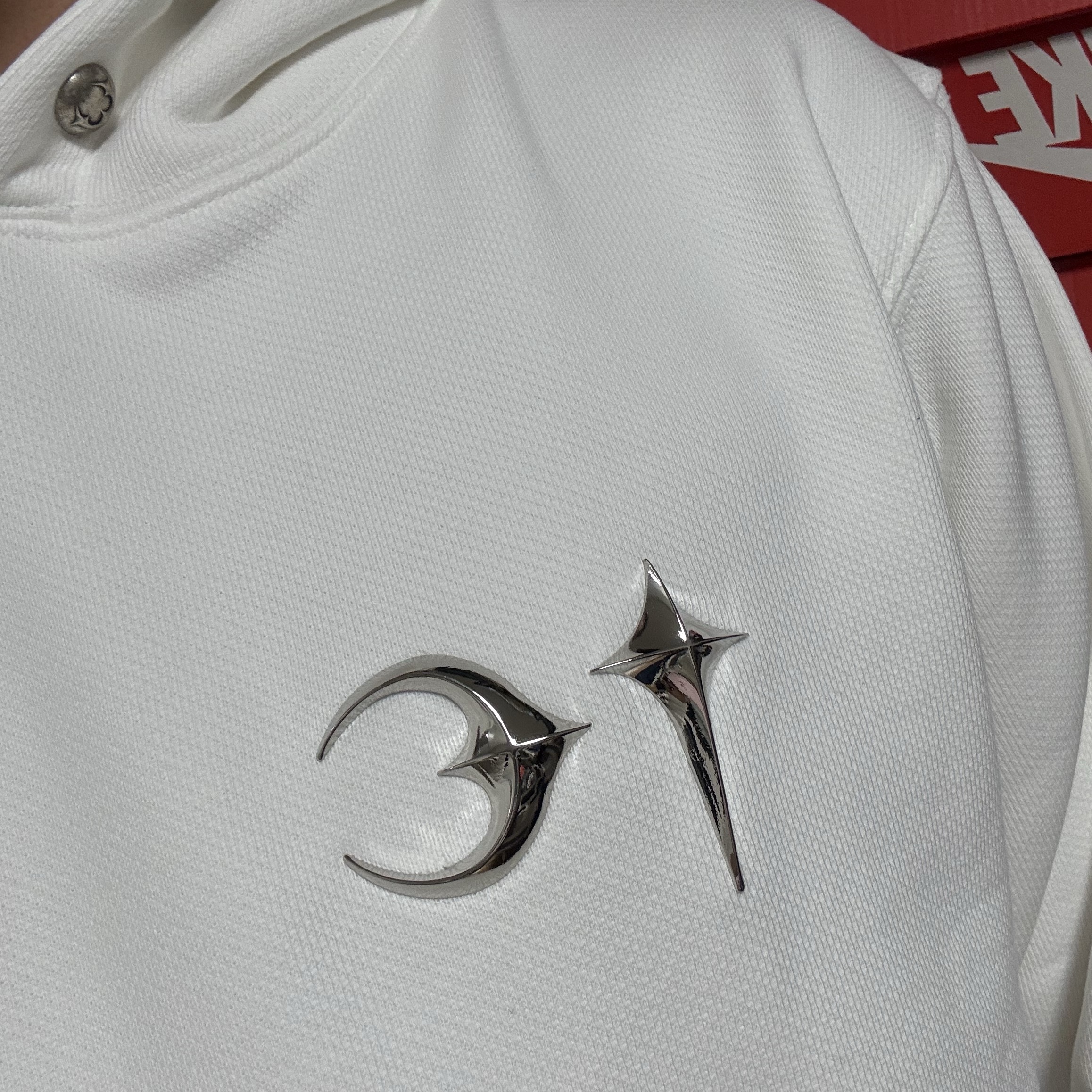 Thug Club Armor Hoodie White 착용 스타일