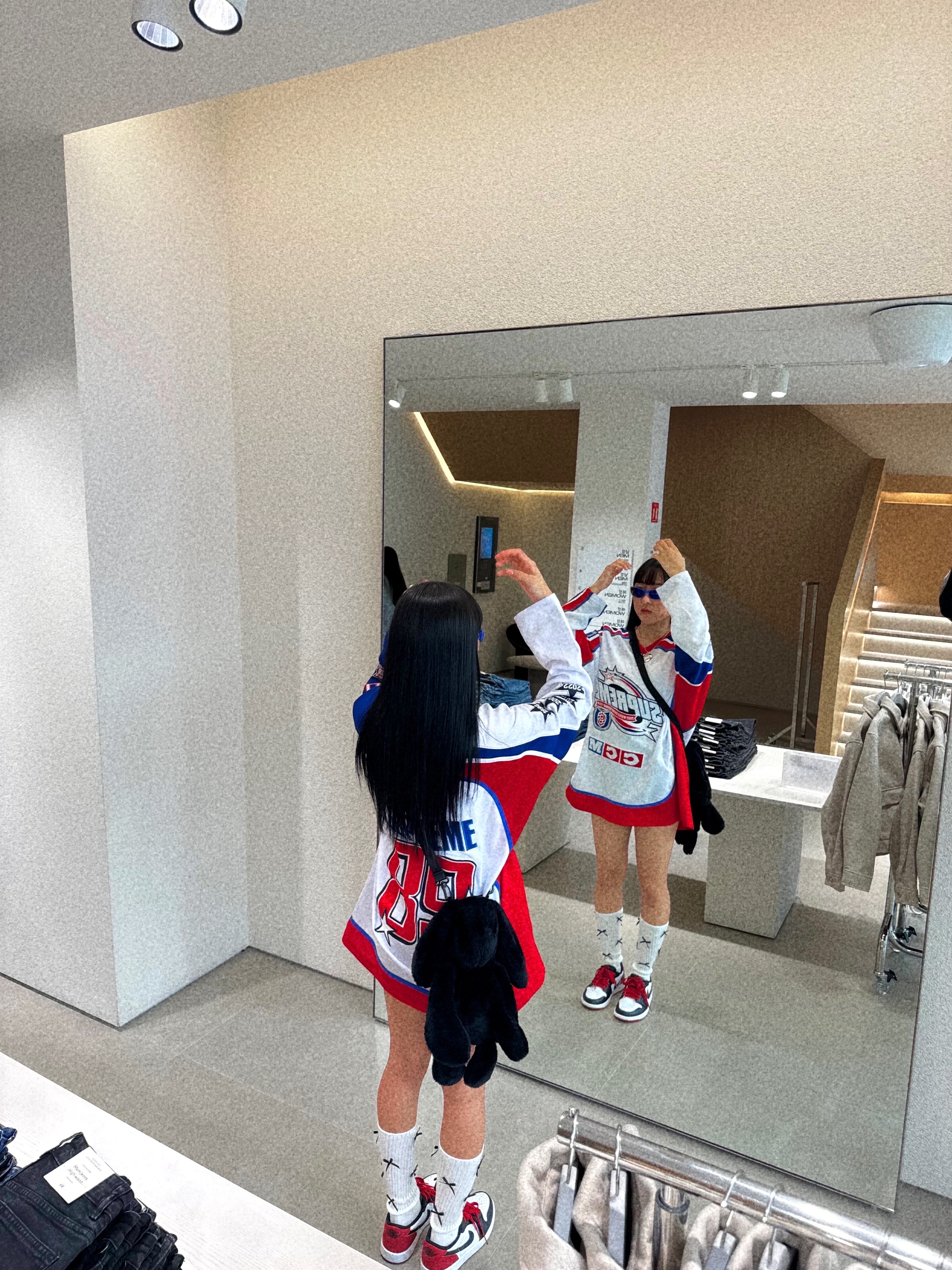 Supreme x CCM All Stars Hockey Jersey White - 22FW, Jordan 1 Retro Low OG Black Toe 착용 스타일