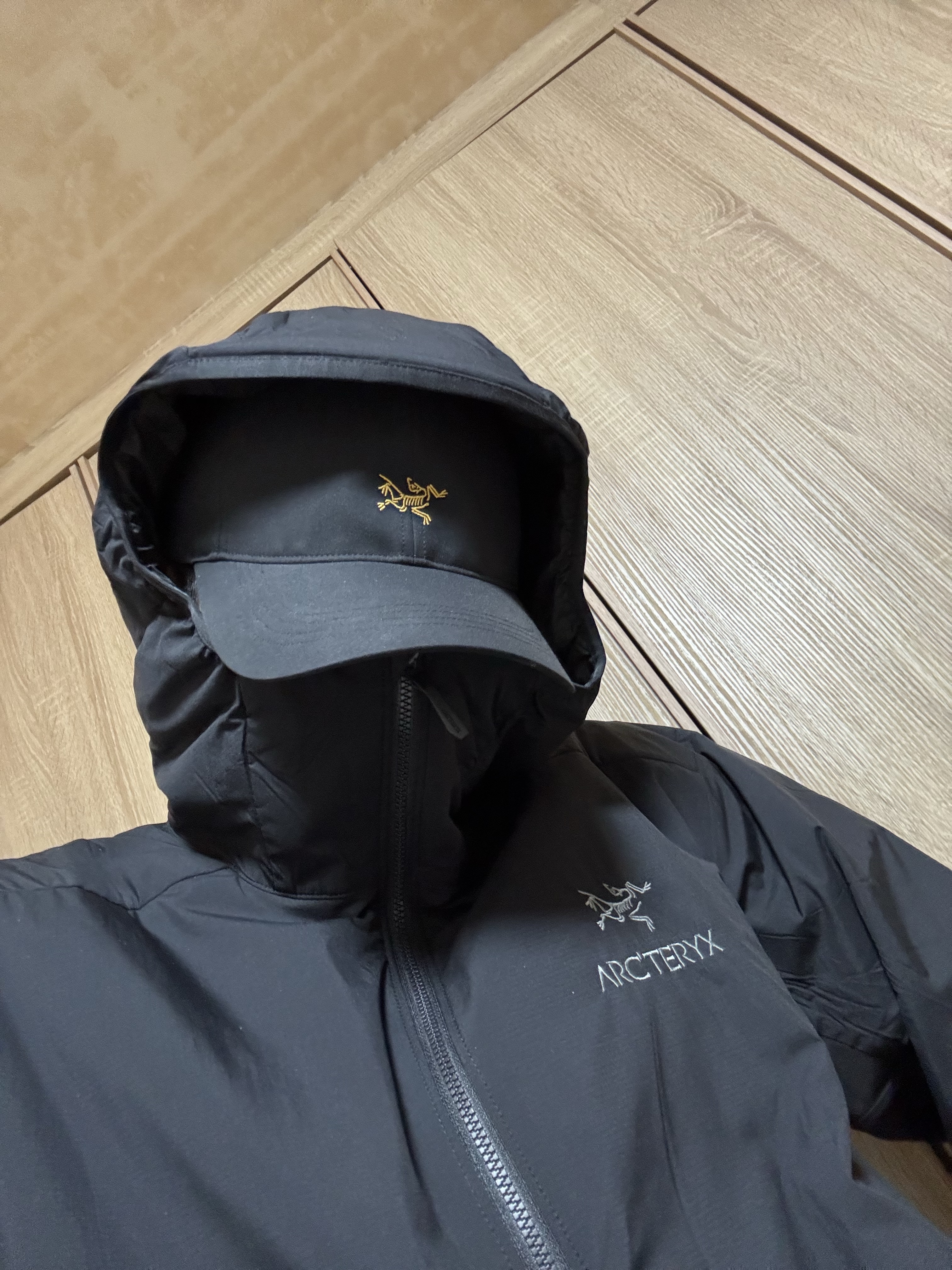 Arc'teryx Atom Hoody Black, Arc'teryx Small Bird Cap Black 착용 스타일