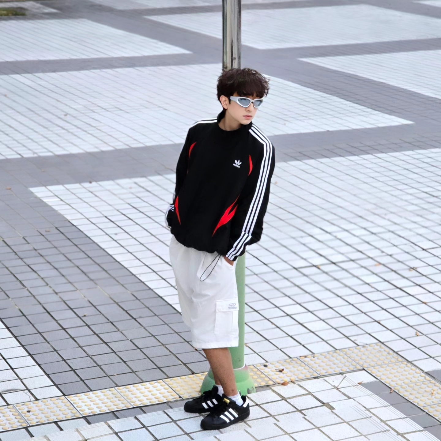 Adidas Archive Track Top Black - KR Sizing, Adidas Superstar Core Black White 착용 스타일 - 3