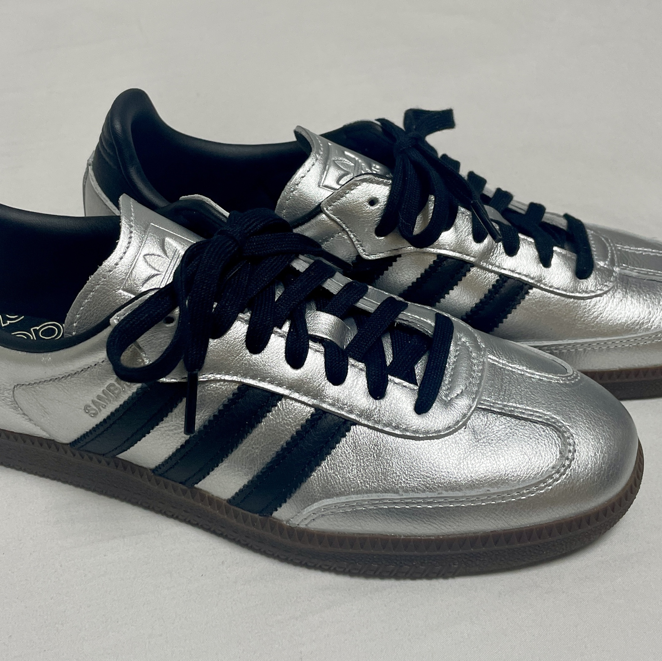 (W) Adidas Samba OG Silver Metalic Core Black Gum 착용 스타일