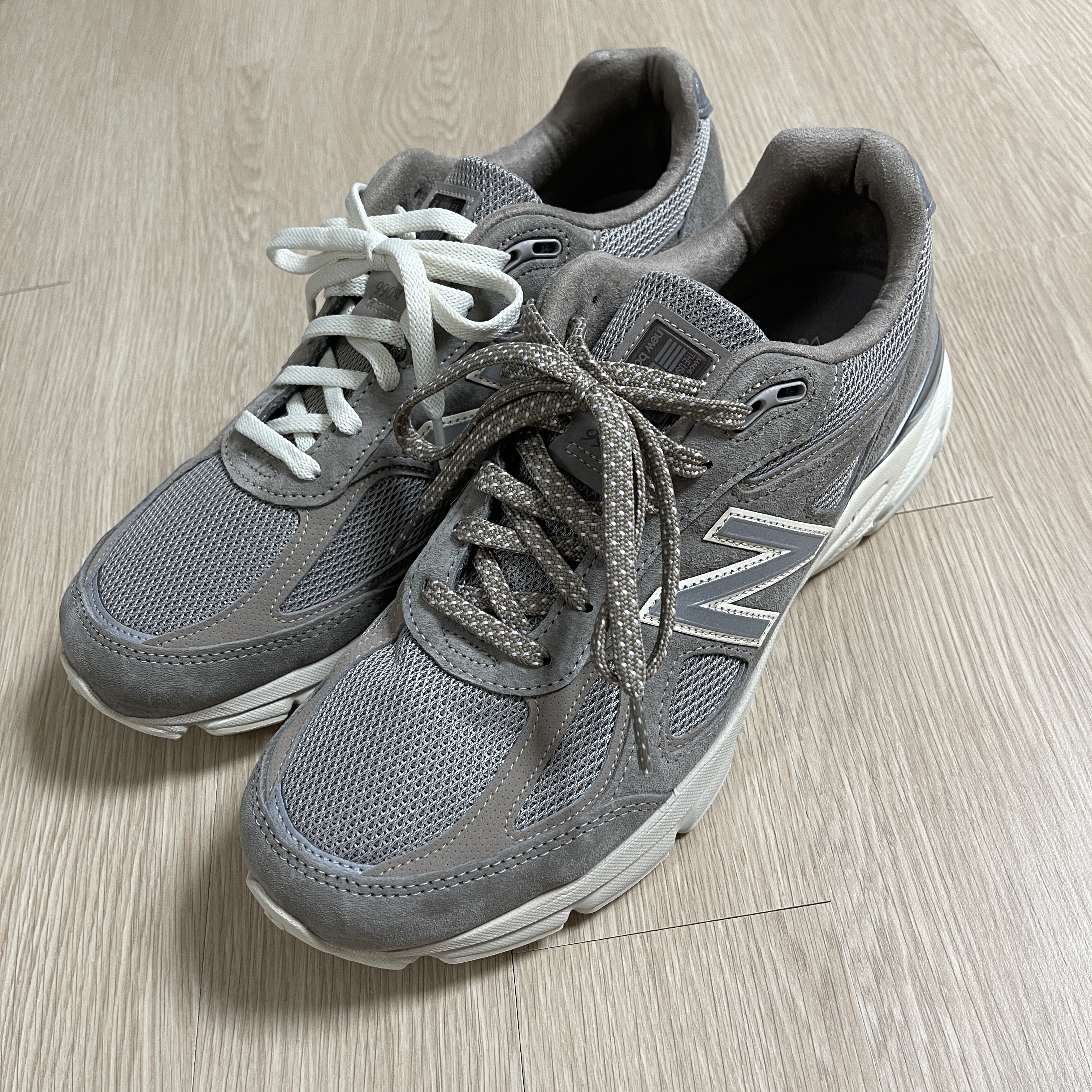 New Balance x Kith 101 990v4 Made in USA Moonrock 착용 스타일 - 3
