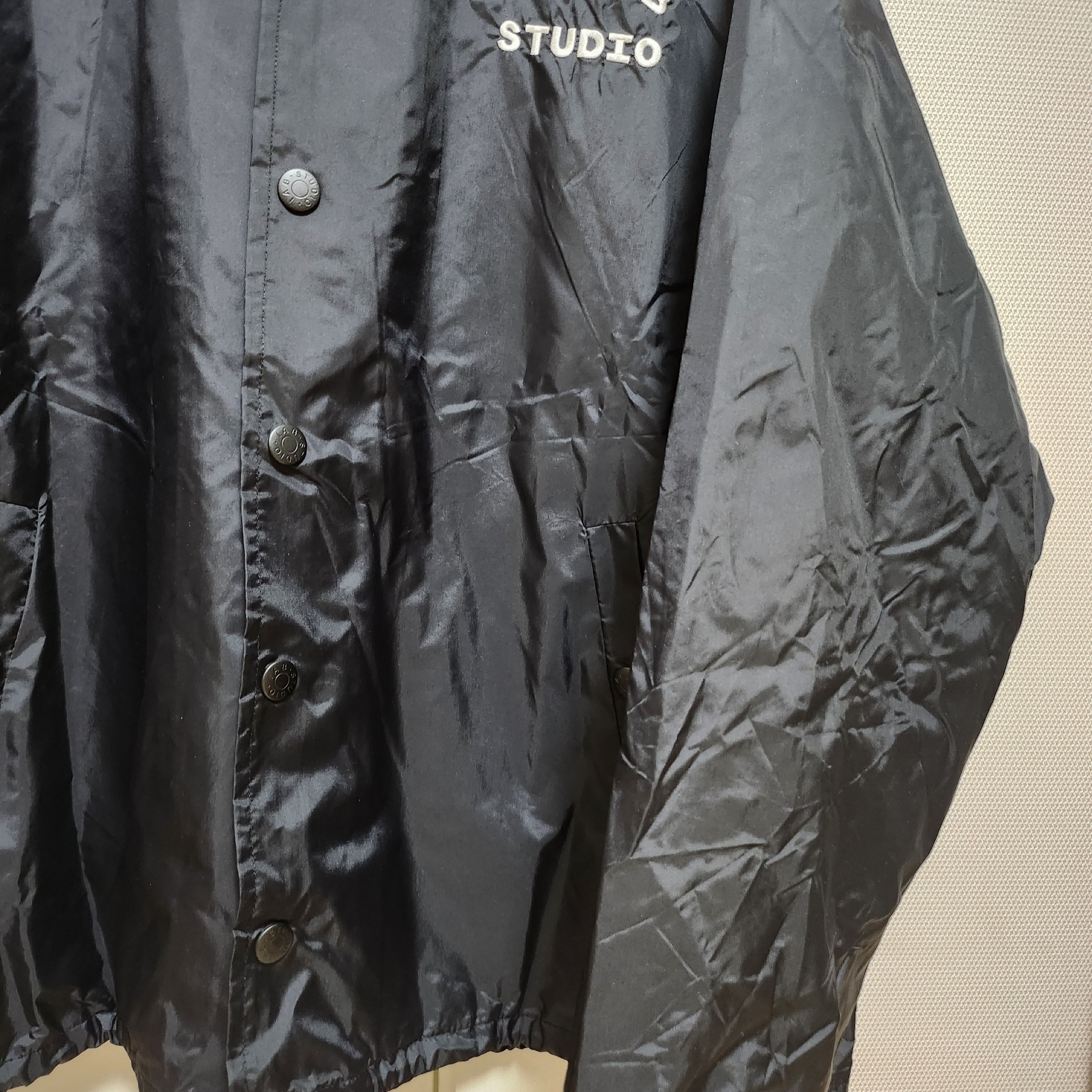 IAB Studio Coach Jacket Black 착용 스타일 - 1