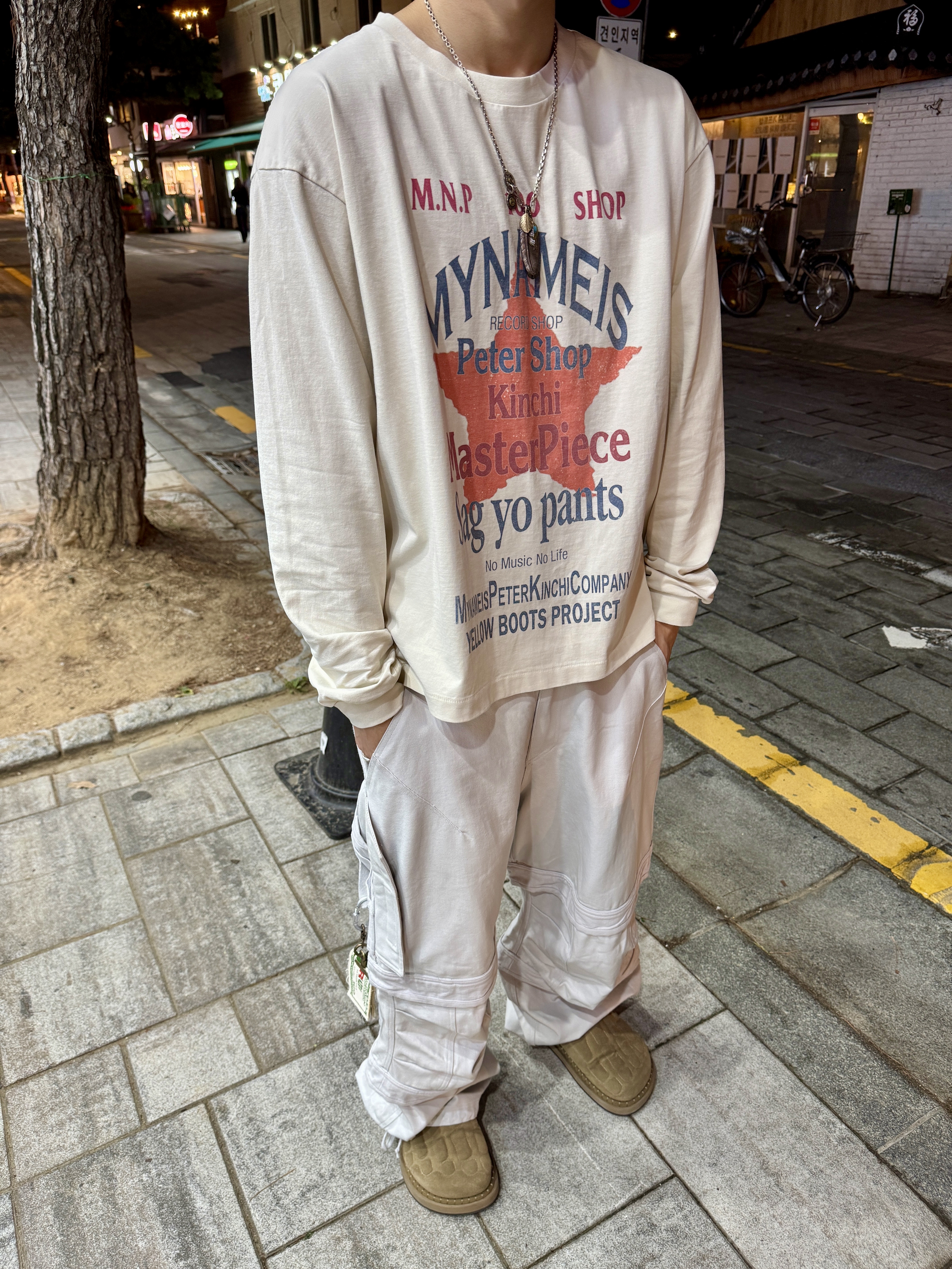 Farfromwhat Far Layered Work Pants White, Kinchi x Yiyae Bone Mule Camel 착용 스타일 - 3