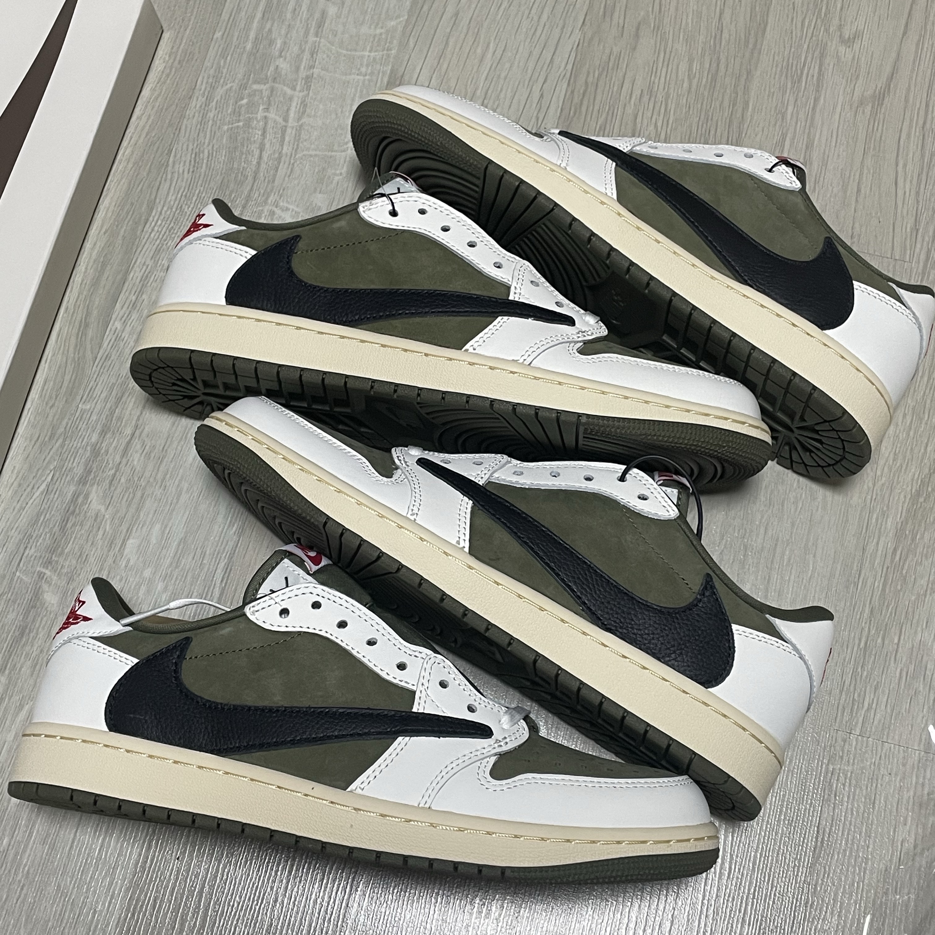 Jordan 1 x Travis Scott Retro Low OG SP Reverse Olive, (TD) Jordan 1 x Travis Scott Retro Low OG SP Reverse Olive 착용 스타일