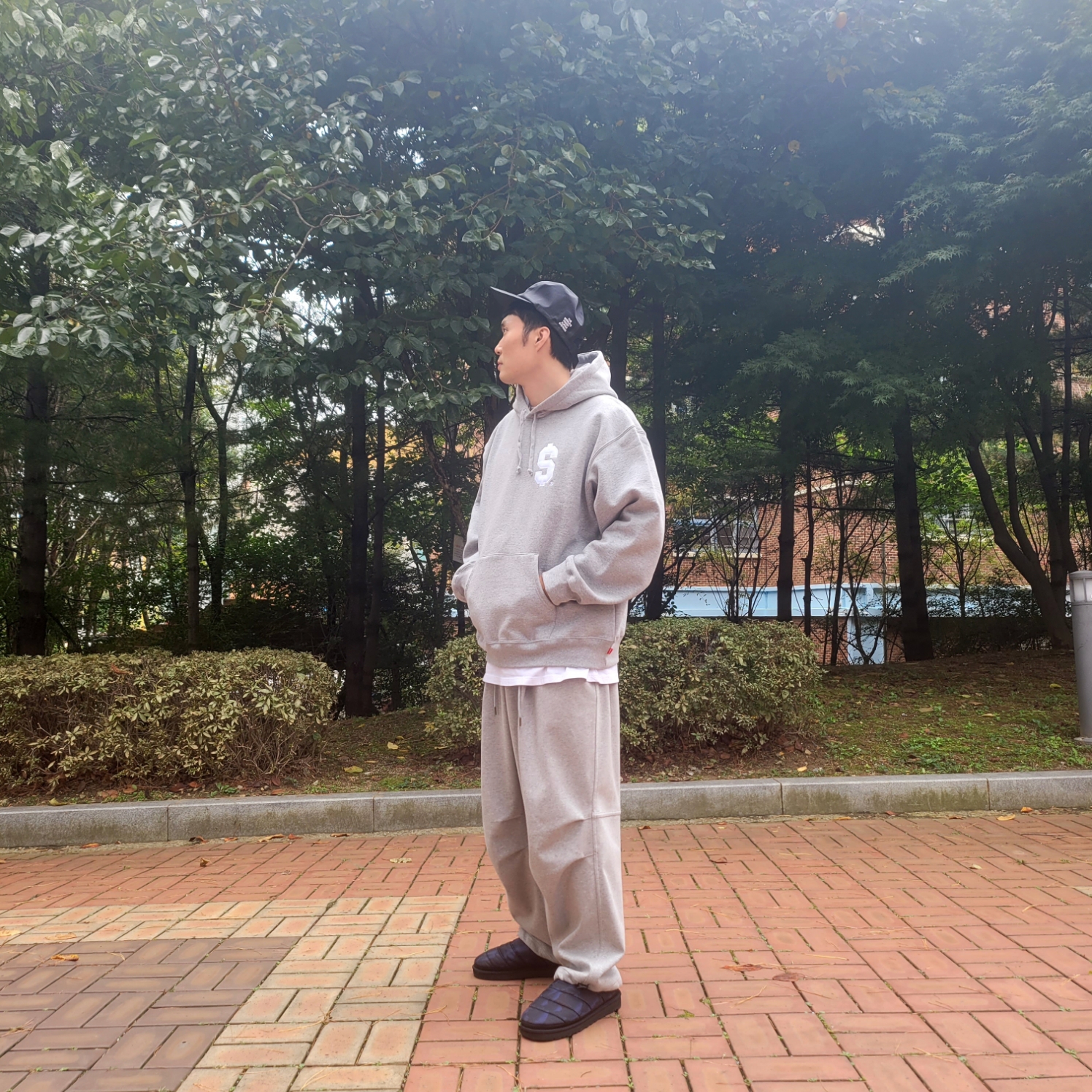 Supreme $ Hooded Sweatshirt Heather Grey - 24SS, Supreme x The North Face Summit Series Outer Tape Seam Camp Cap Black - 21SS 착용 스타일 - 2
