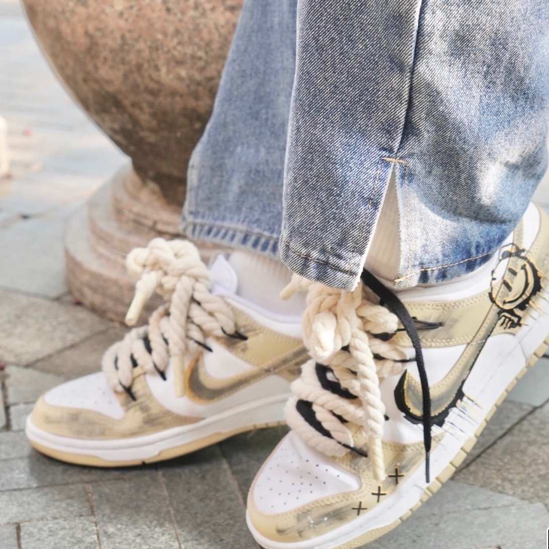 Nike Dunk Low Team Gold and White 착용 스타일 - 1