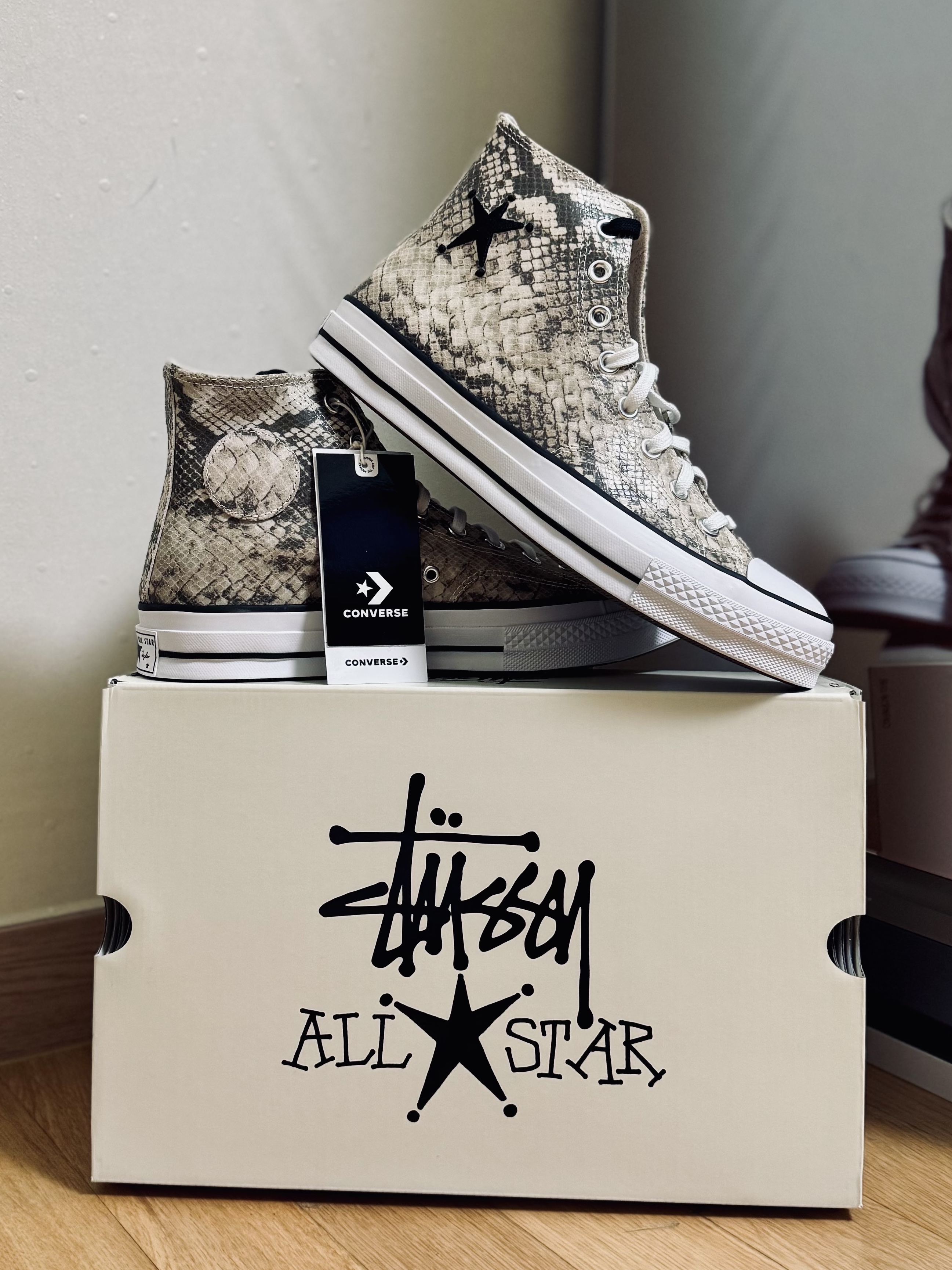 Converse x Stussy Chuck 70 High Leather Snakeskin 착용 스타일