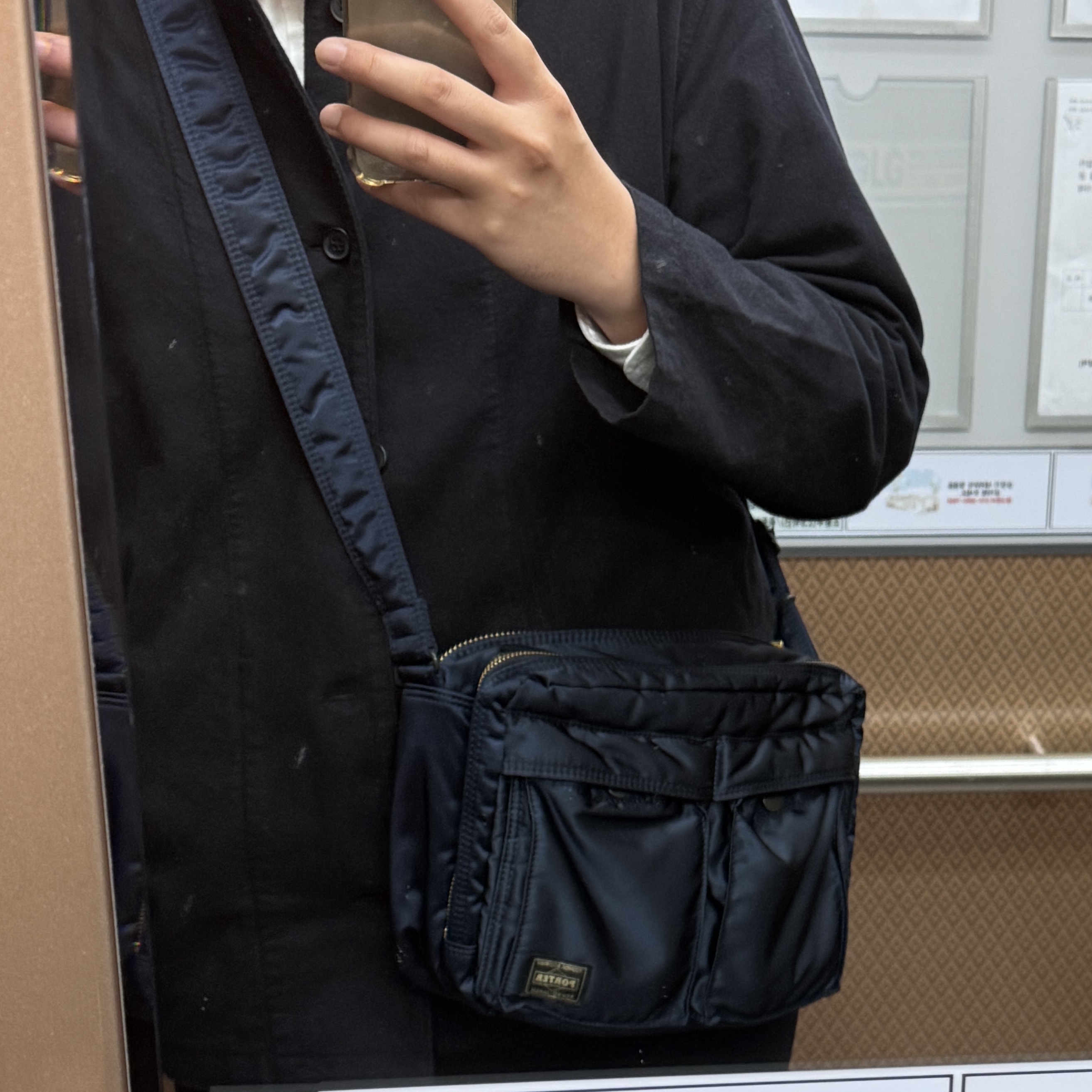 Porter All New Tanker Sling Bag Zip L Iron Blue 착용 스타일