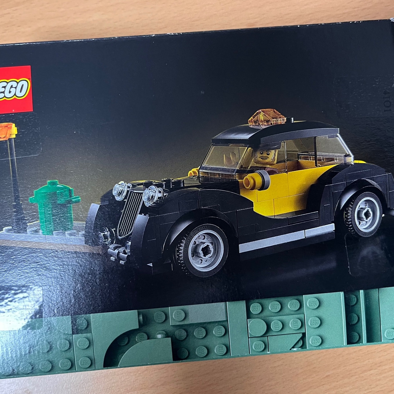 Lego Vintage Taxi 착용 스타일 - 2