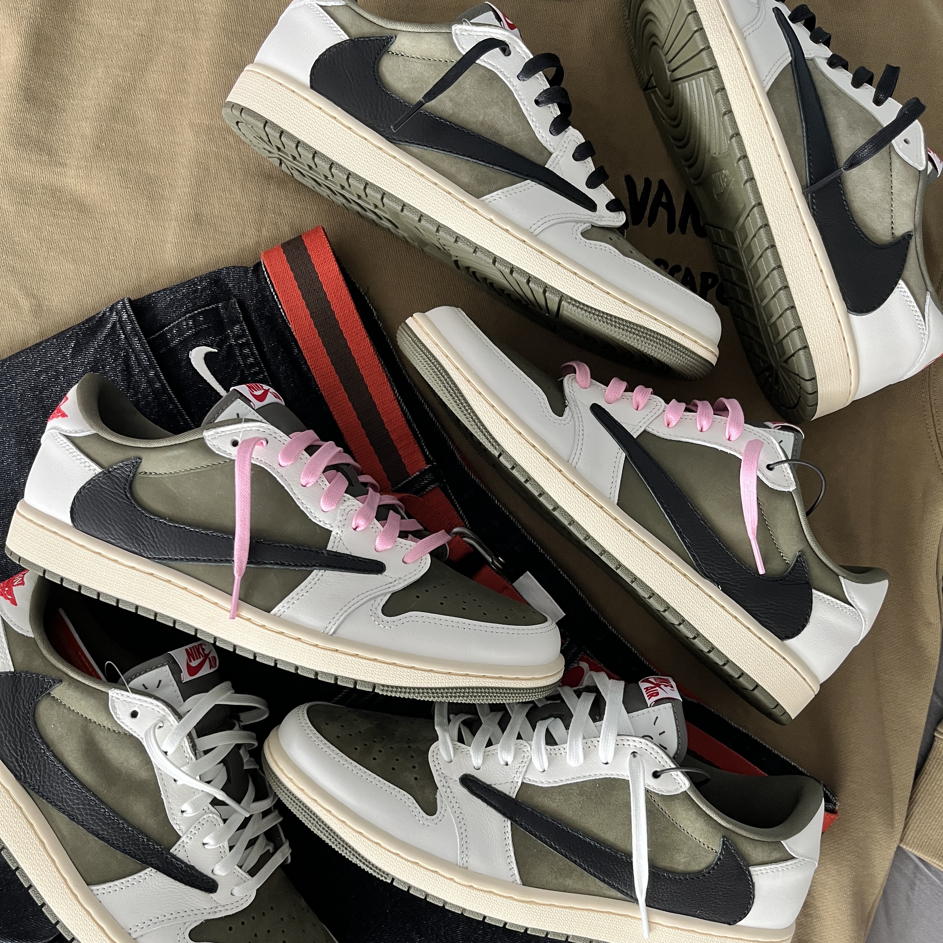 Jordan 1 x Travis Scott Retro Low OG SP Reverse Olive, Supreme x Nike Denim Short Black - 24SS 착용 스타일 - 3
