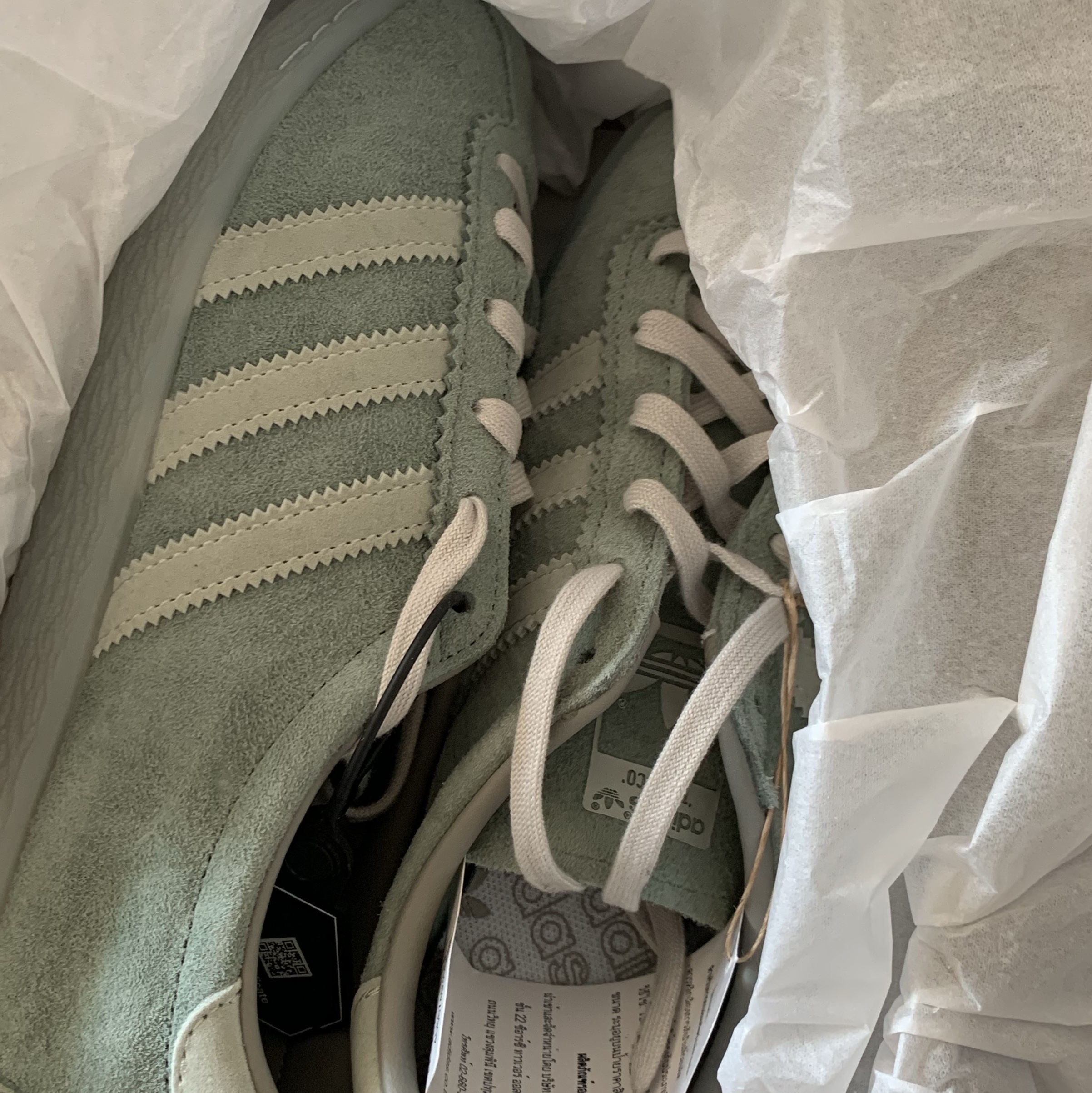 Adidas Tobacco Silver Green Pantone 착용 스타일 - 2