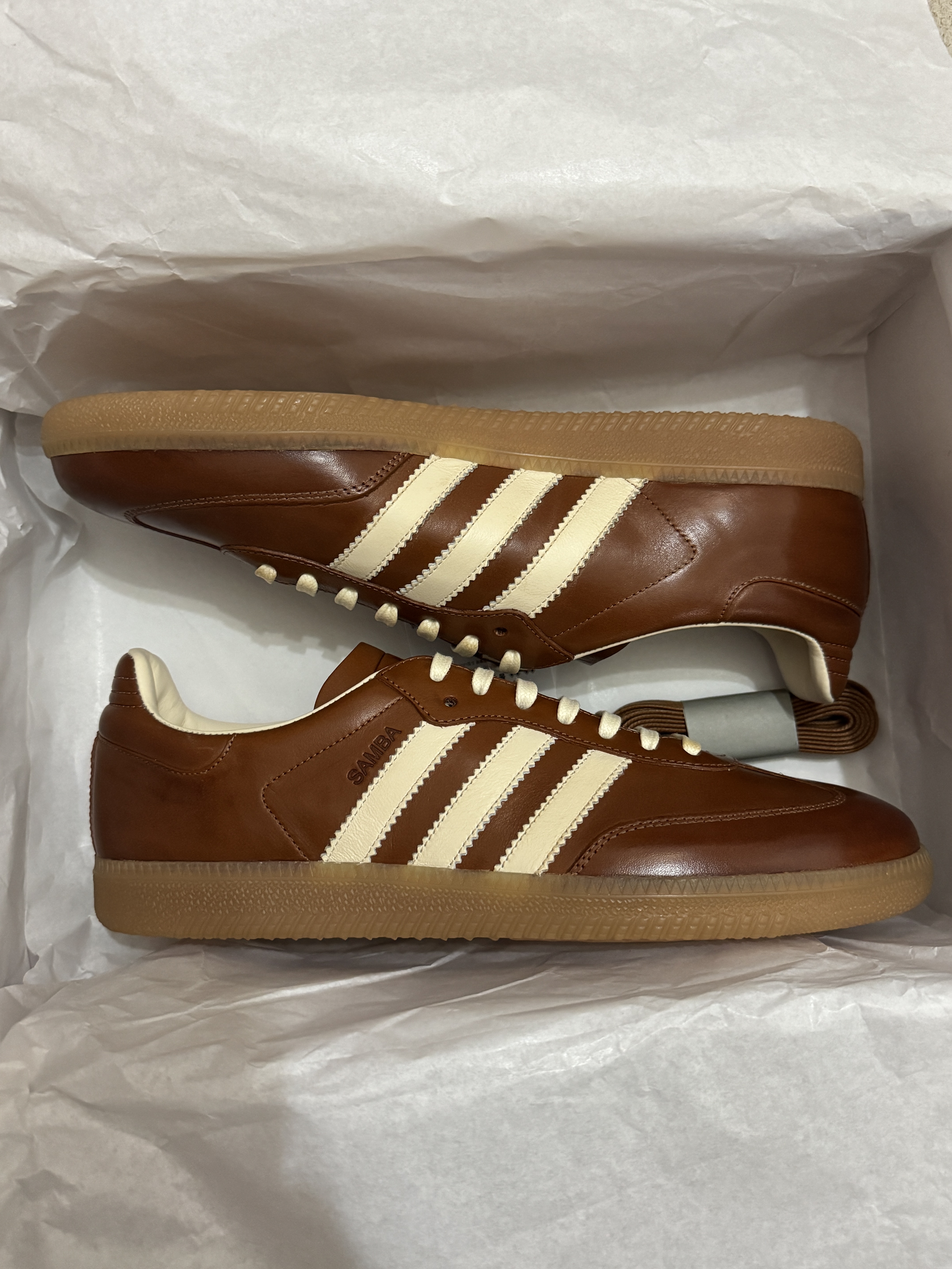 Adidas Samba OG Made in Italy Brown Wonder White 착용 스타일 - 3