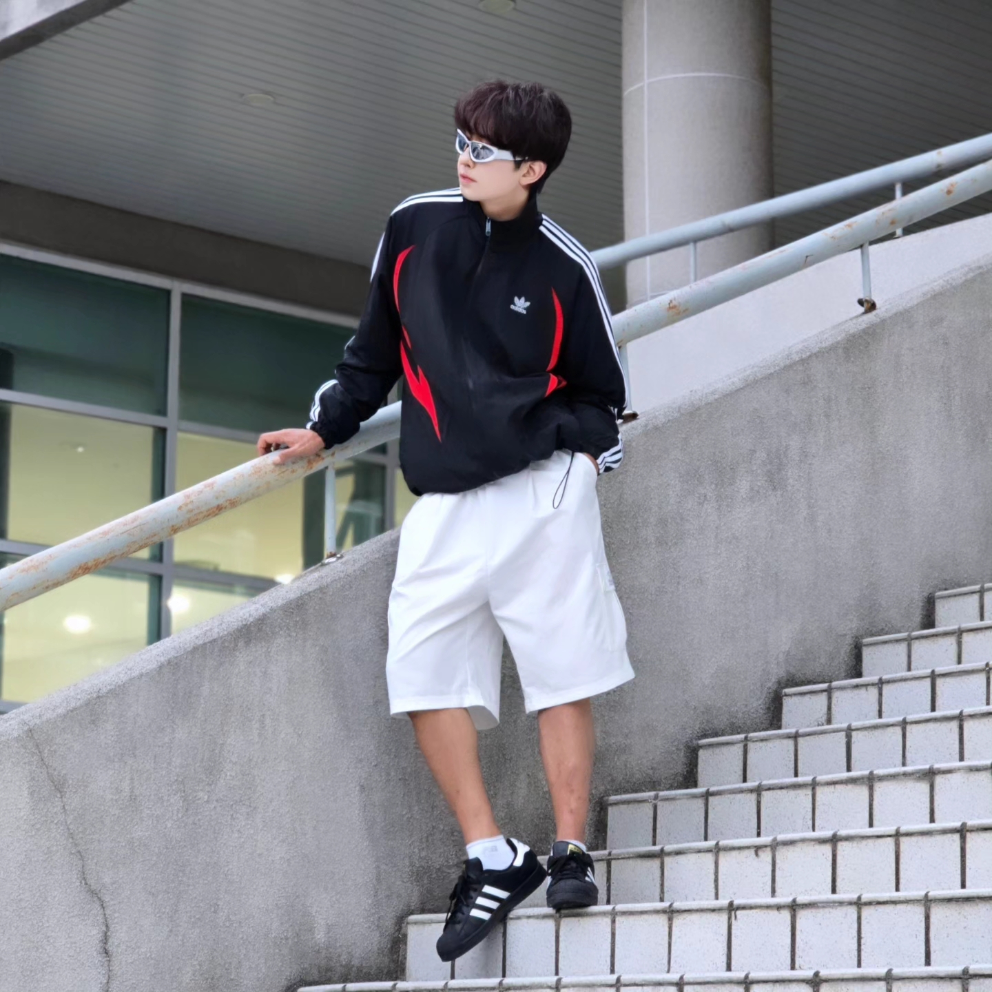 Adidas Archive Track Top Black - KR Sizing, Adidas Superstar Core Black White 착용 스타일 - 5