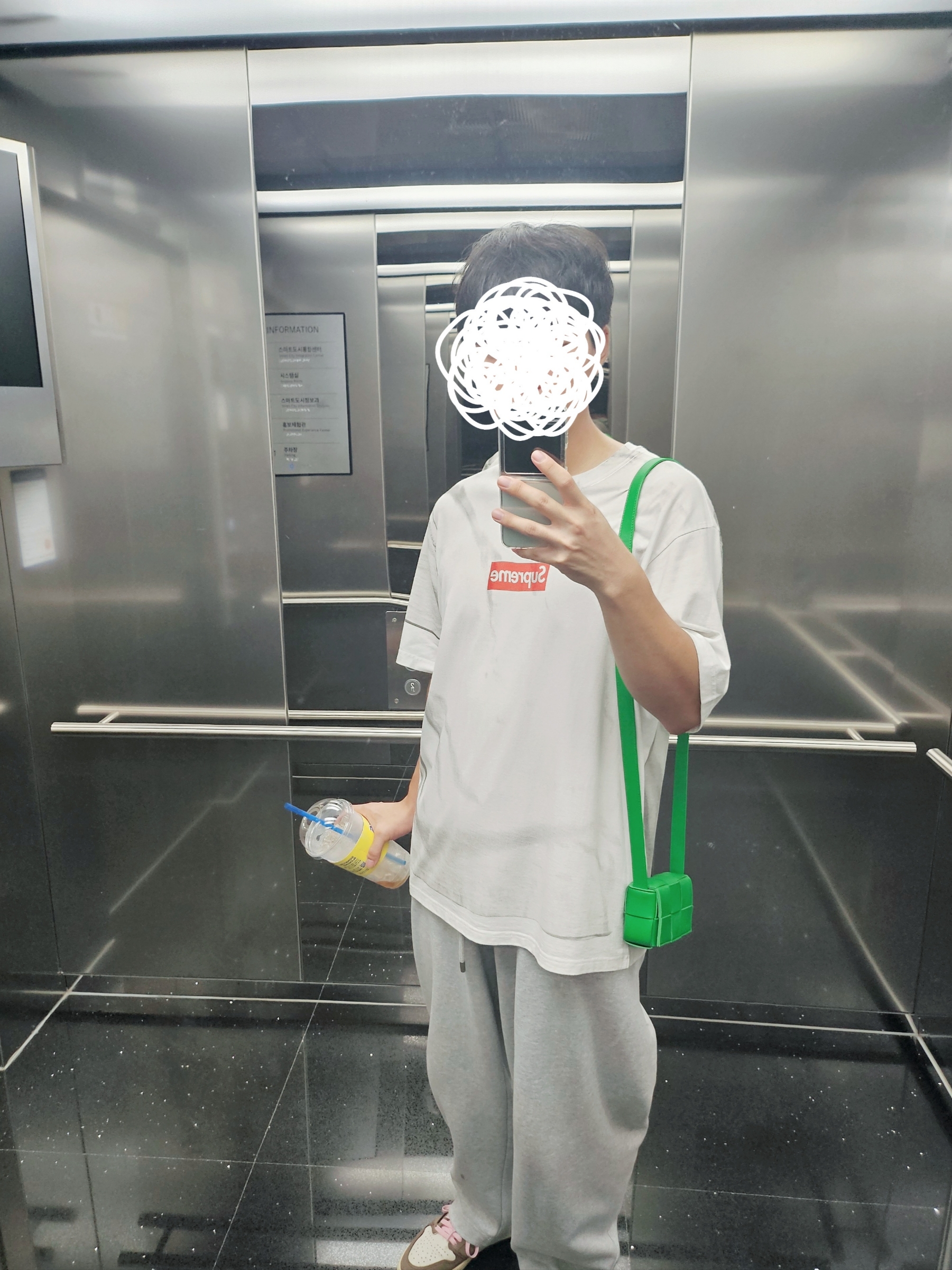 Bottega Veneta Mini Leather Cassette Parakeet, Supreme x MM6 Maison Margiela Box Logo T-Shirt White - 24SS 착용 스타일