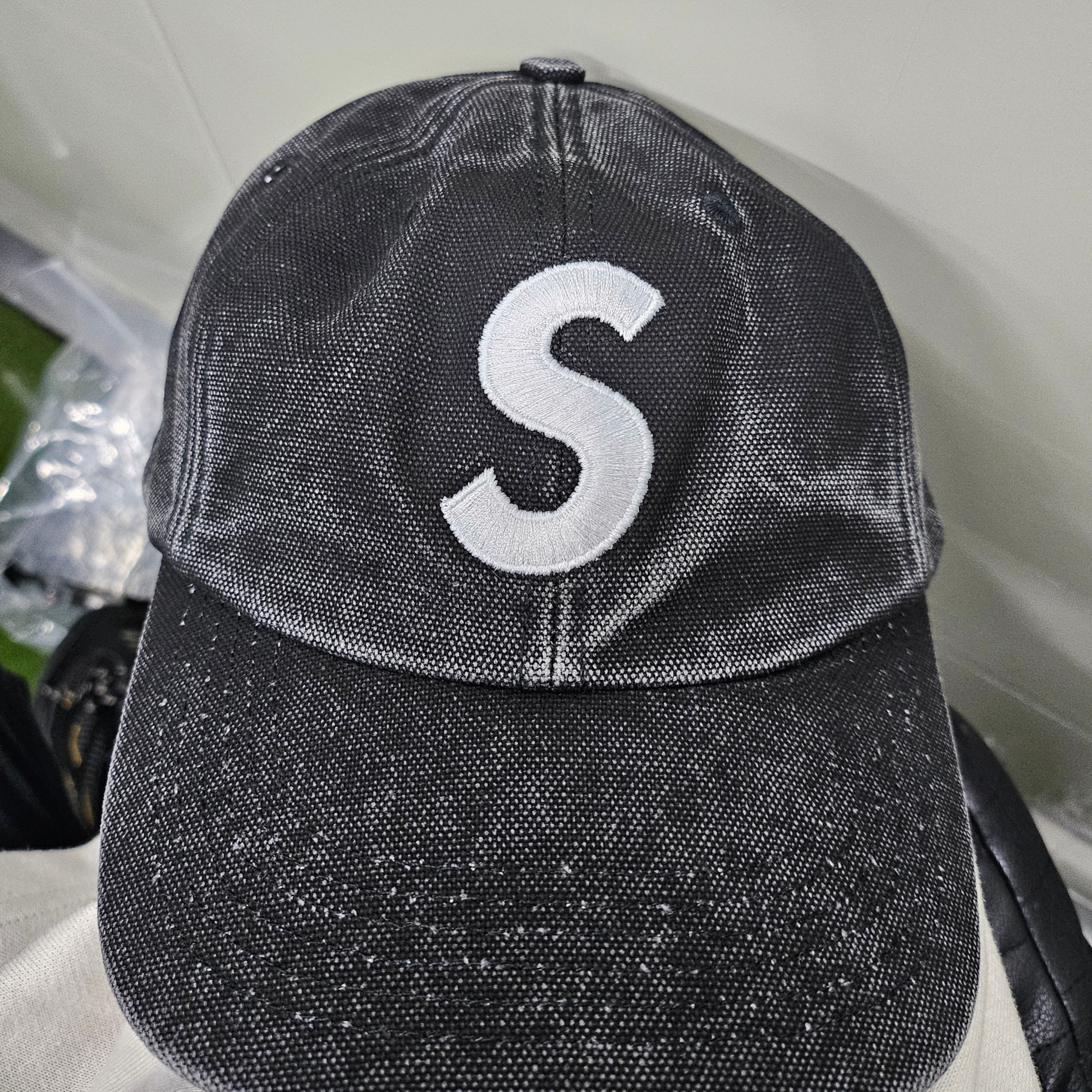 Supreme Pigment S Logo 6-Panel Black - 24FW 착용 스타일 - 2