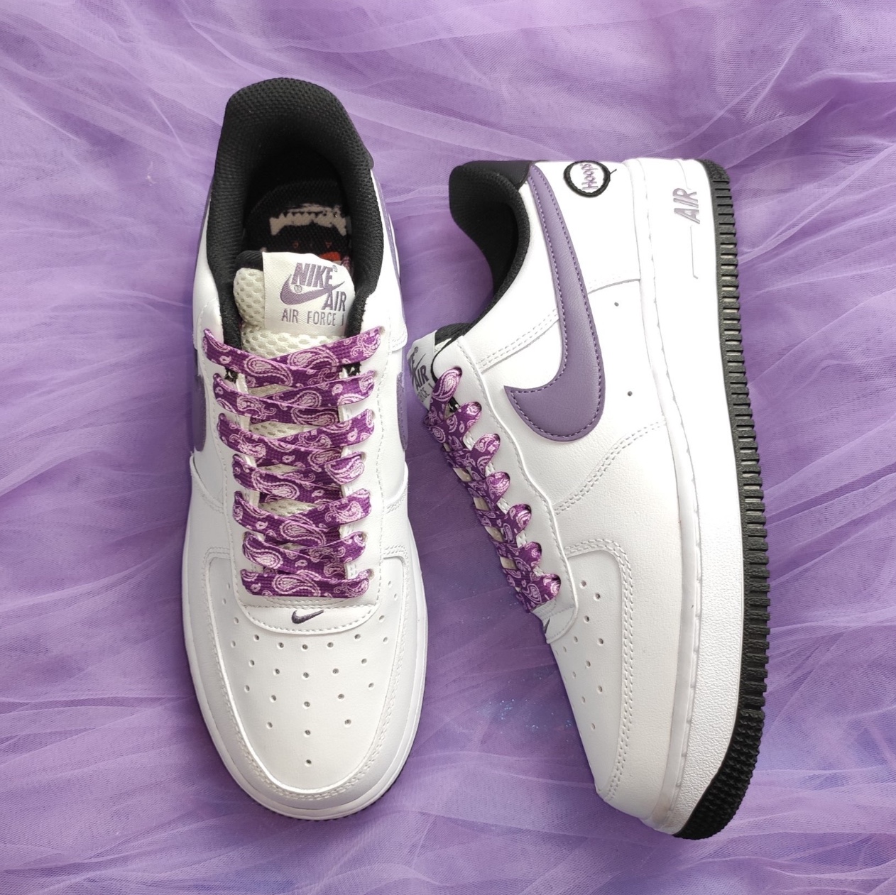 Nike Air Force 1 '07 LV8 Hoops White Canyon Purple 착용 스타일