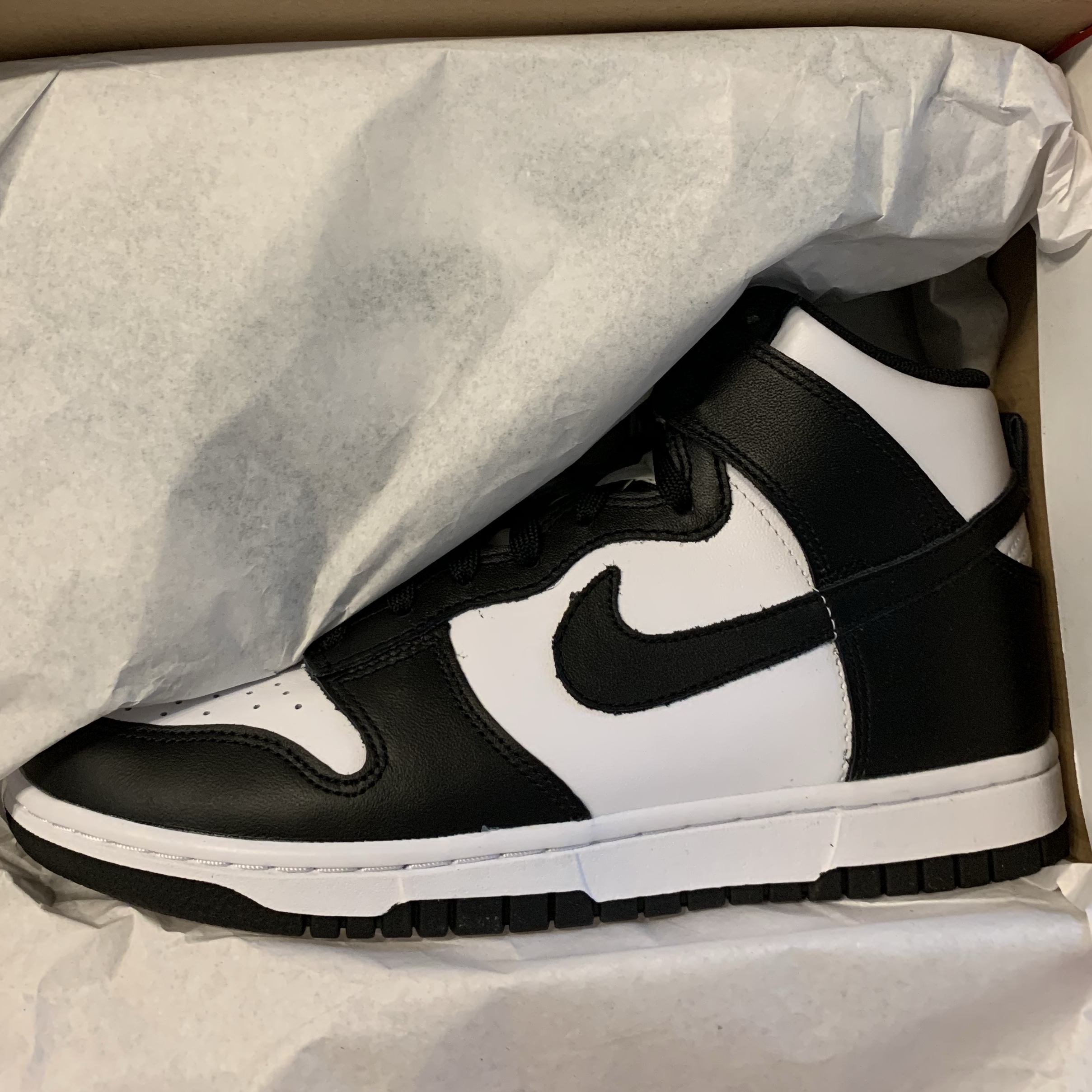 (W) Nike Dunk High Black and White 착용 스타일