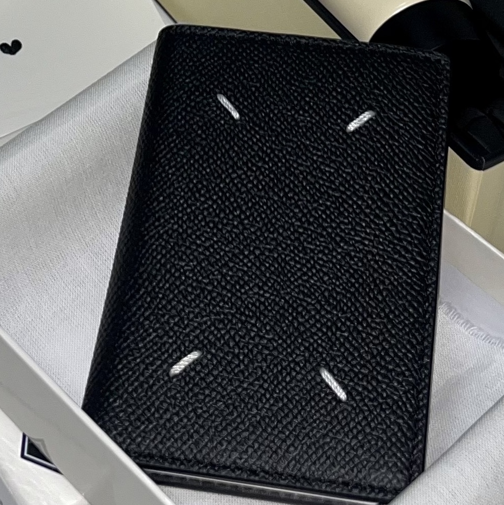 Maison Margiela Leather Bi-Fold Card Holder Black 착용 스타일