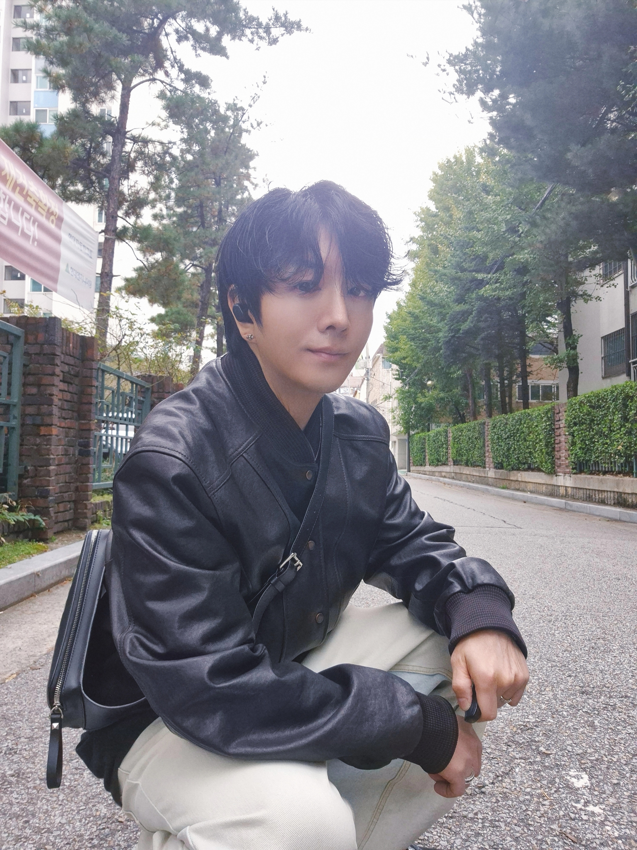 Valentino Leather VLTN Belt Bag Black, Chrome Hearts Scroll Logo T-Shirt Black - Tokyo Exclusive 착용 스타일 - 6