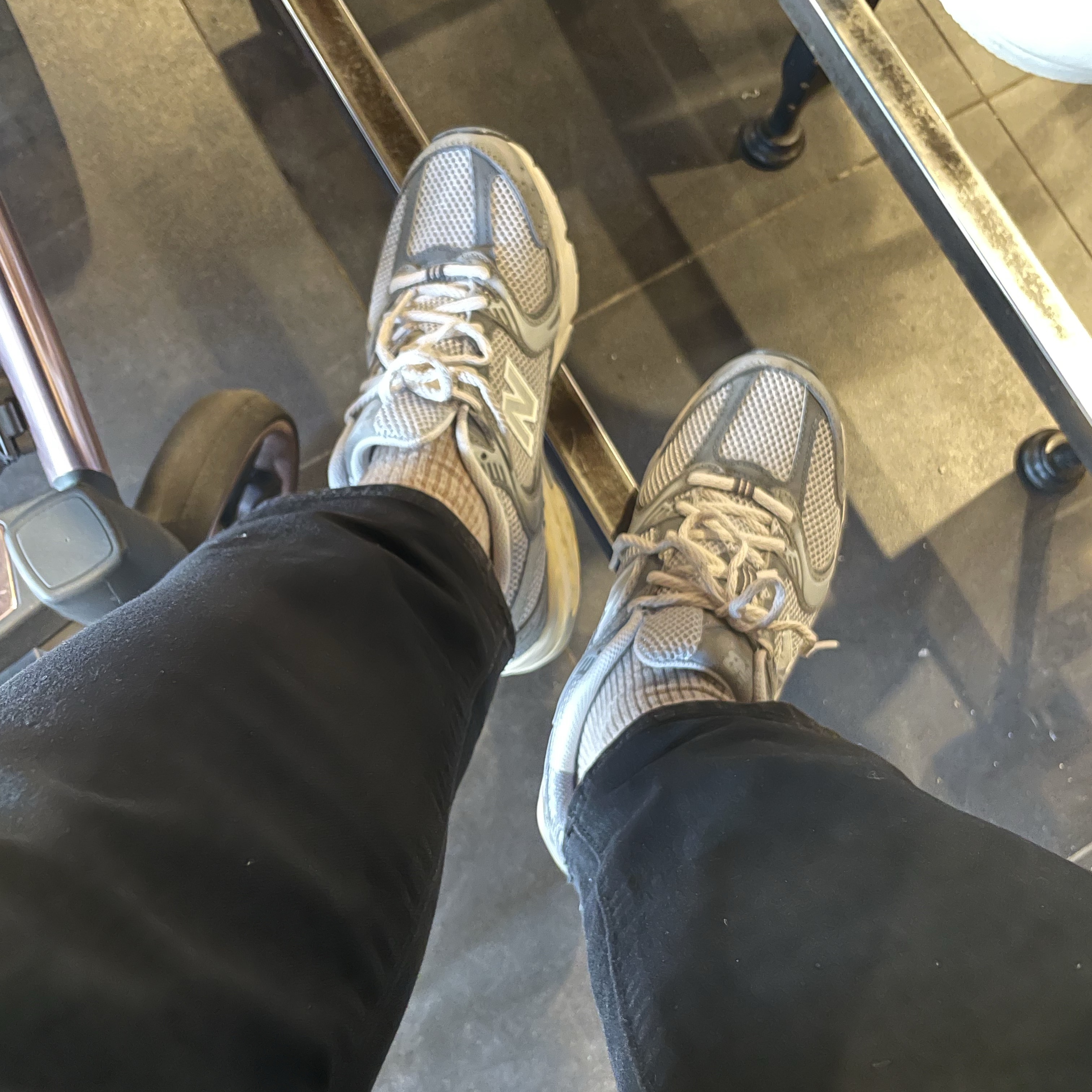 New Balance 530 Premium Vintage Grey Matter 착용 스타일