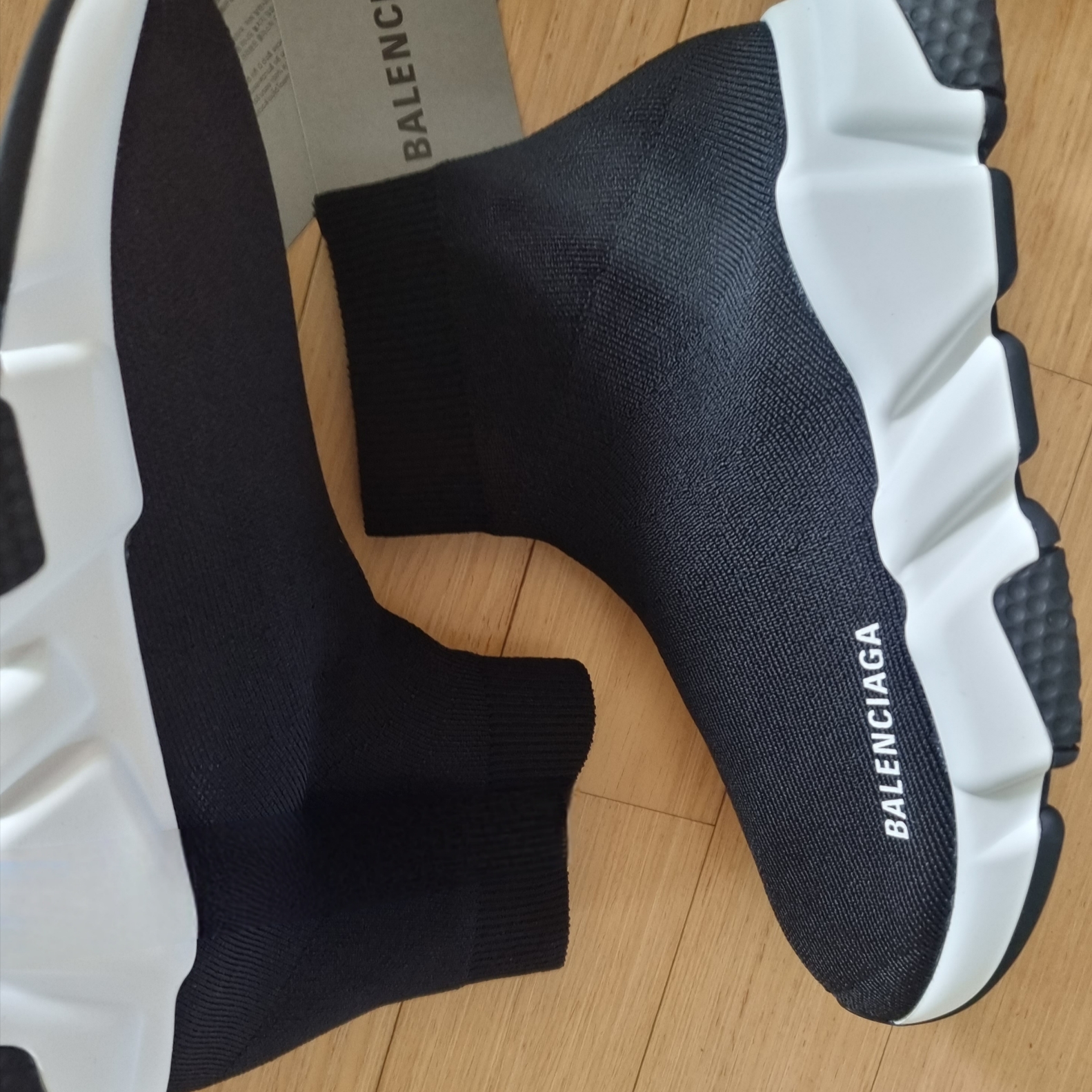 Balenciaga Speed Trainer Black White 2021/2022 착용 스타일