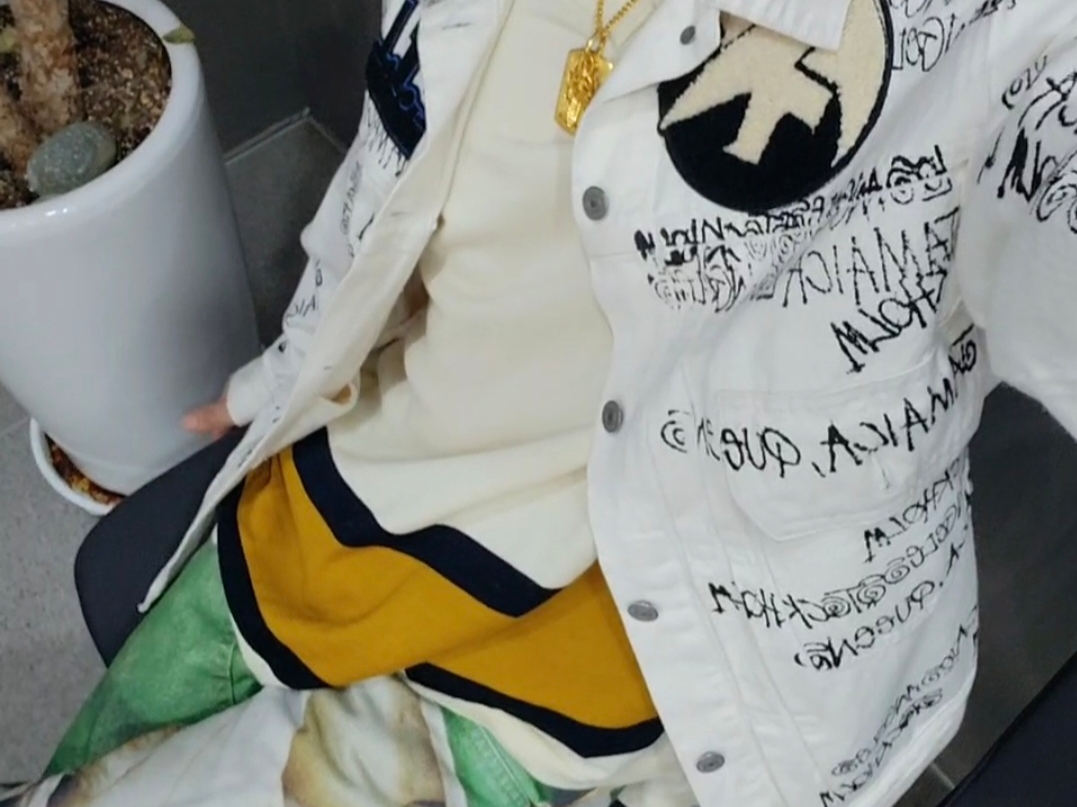 Stussy x Our Legacy x Denim Tears TTL Denim Jacket White, Stussy Hockey Sweater Natural 착용 스타일 - 2