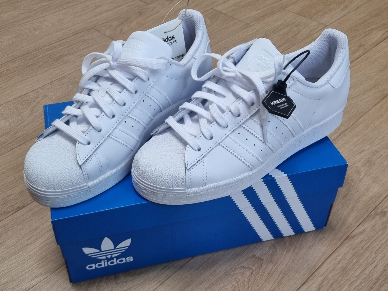 Adidas Superstar Triple White 착용 스타일