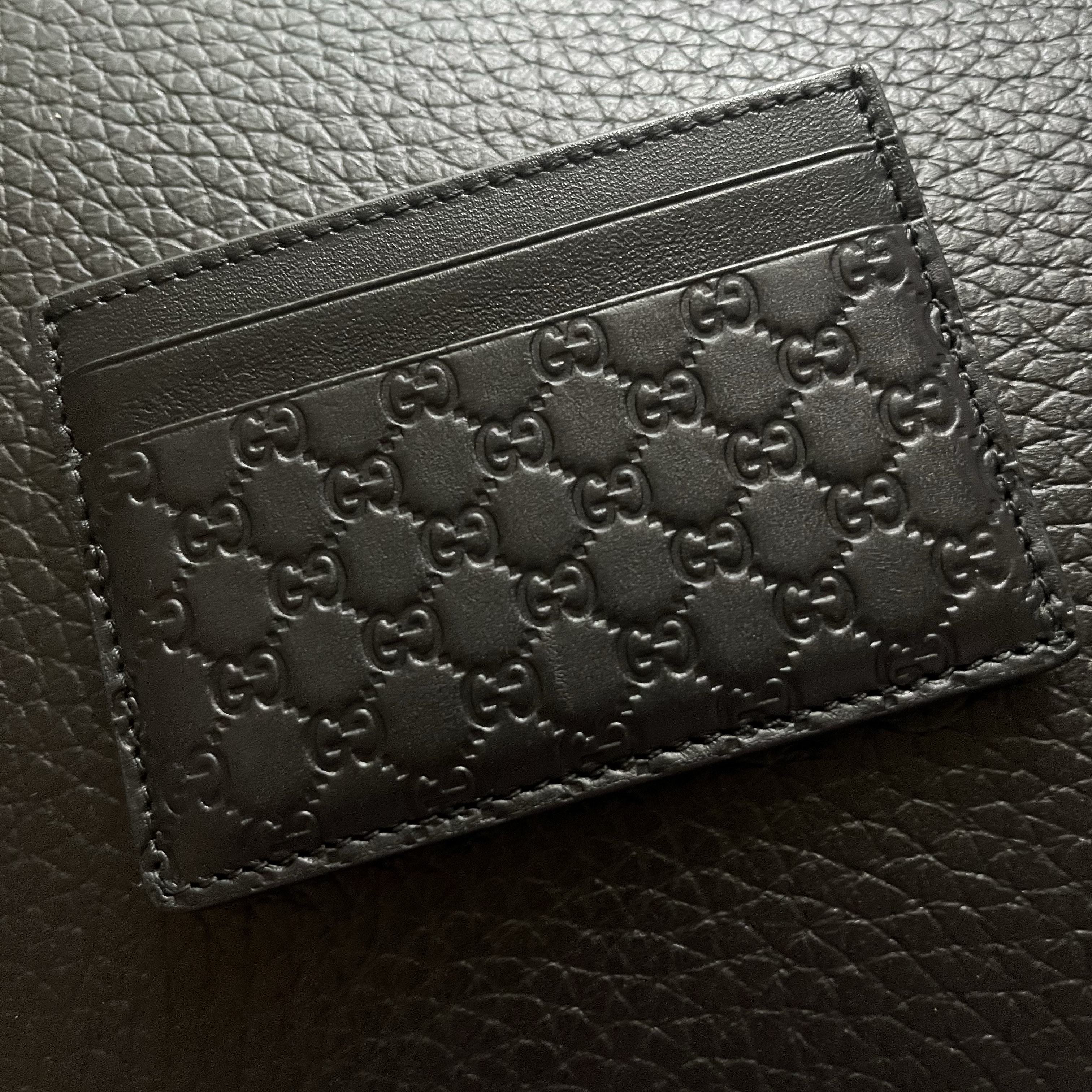 Gucci Micro GG Ssima Card Case Black 착용 스타일