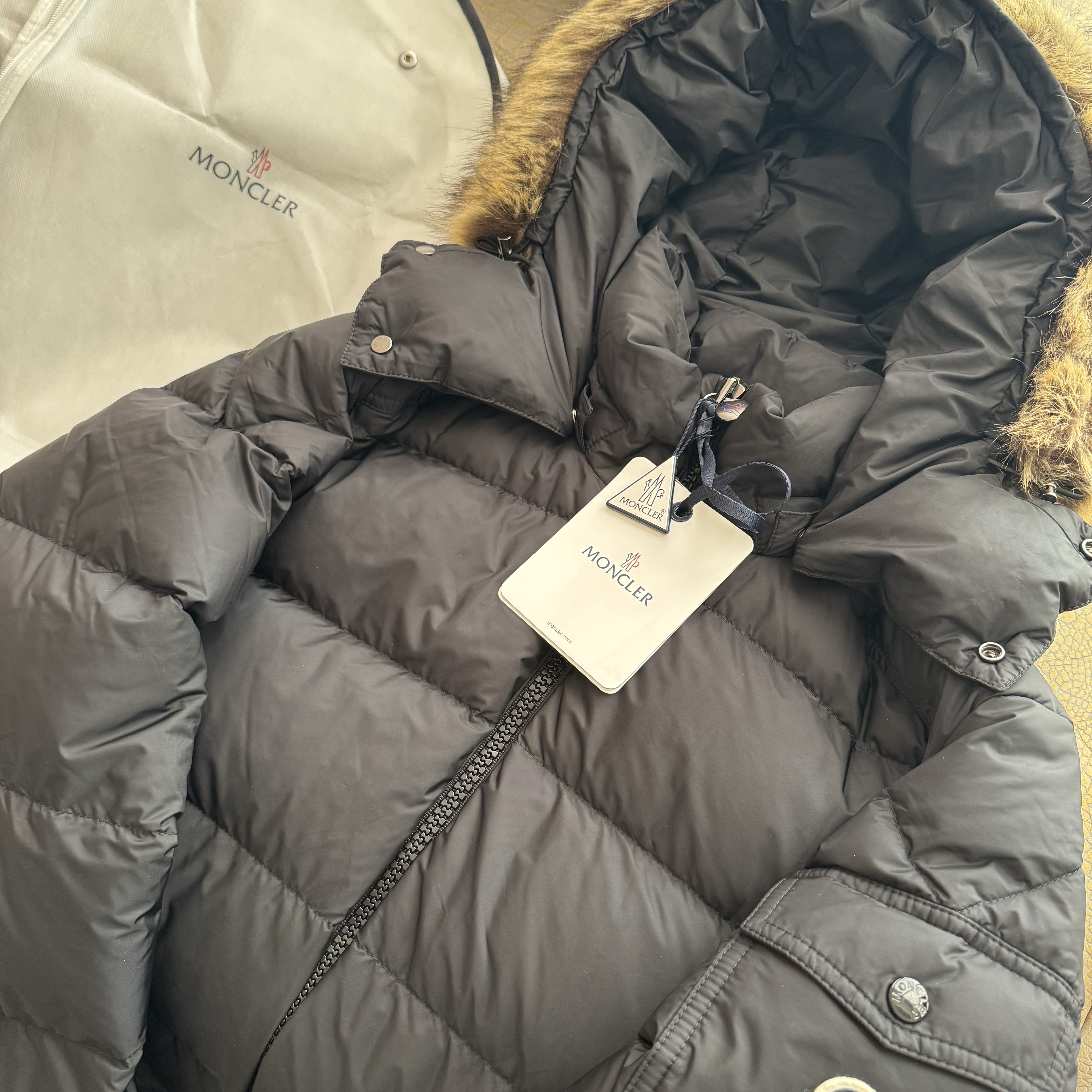 Moncler Mayaf Short Down Jacket Black - 24FW 착용 스타일
