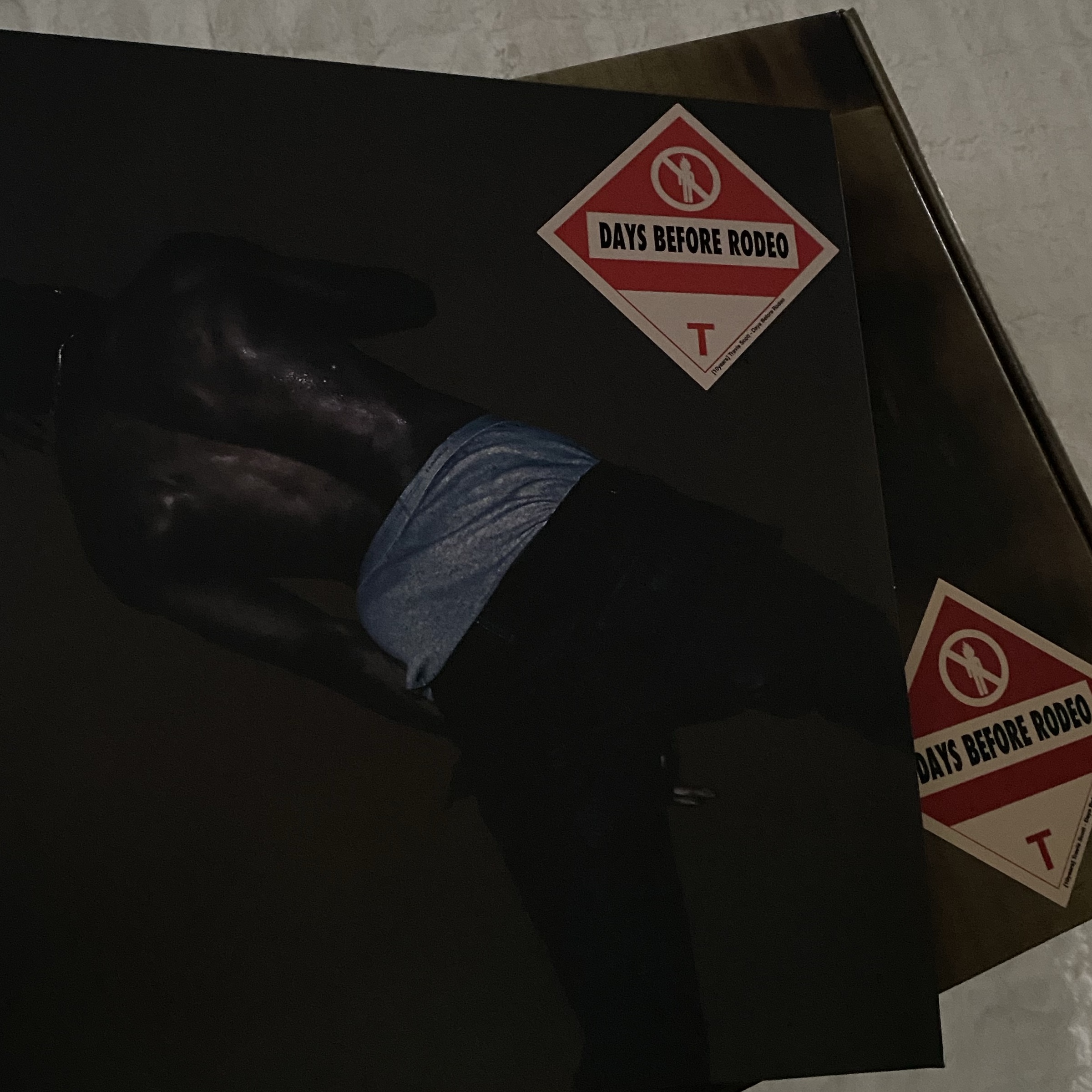 Travis Scott Days Before Rodeo Box Set I Red 착용 스타일 - 1