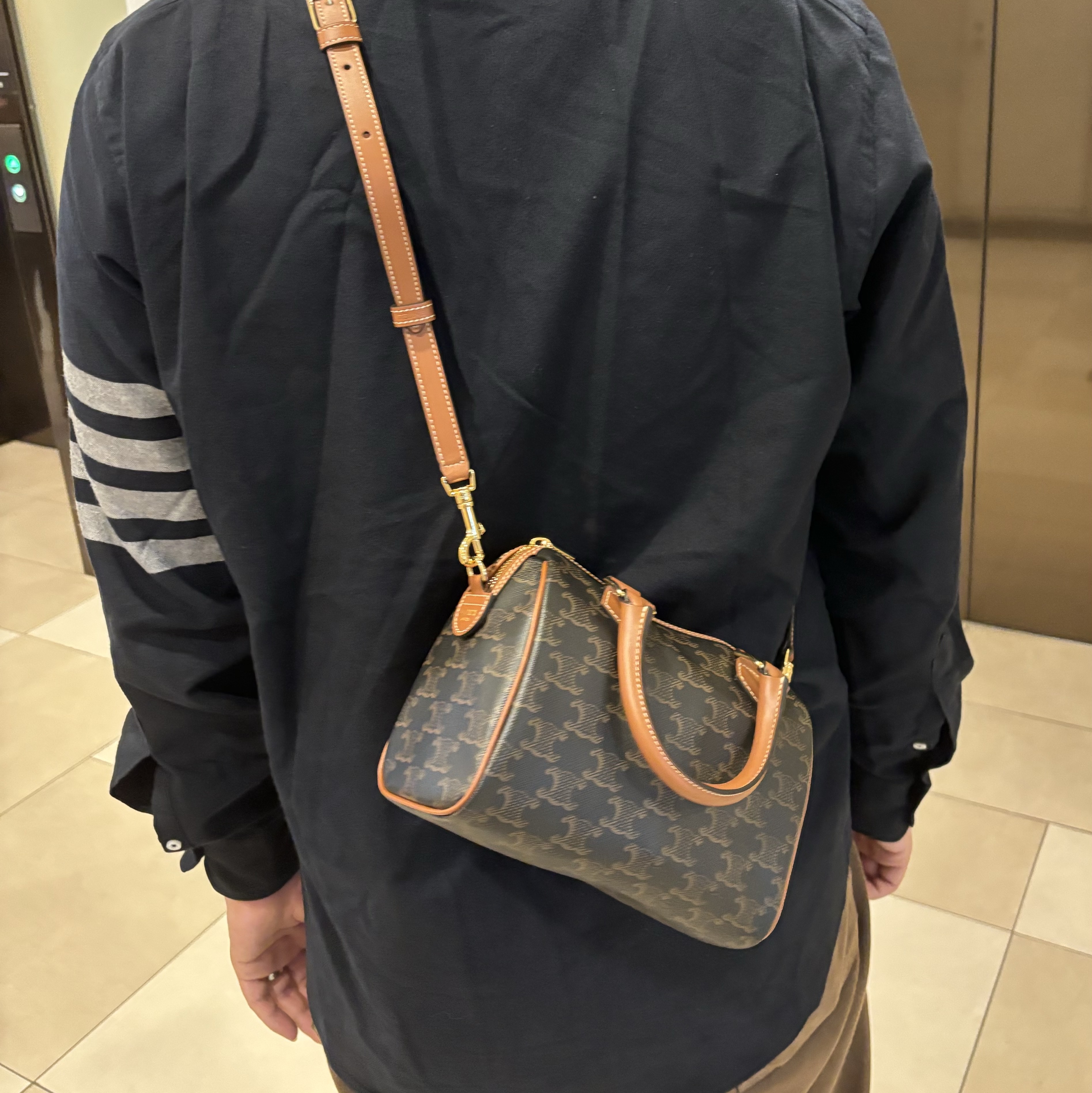 Celine Small Boston Cuir Triomphe in Triomphe Canvas Calfskin Tan 착용 스타일