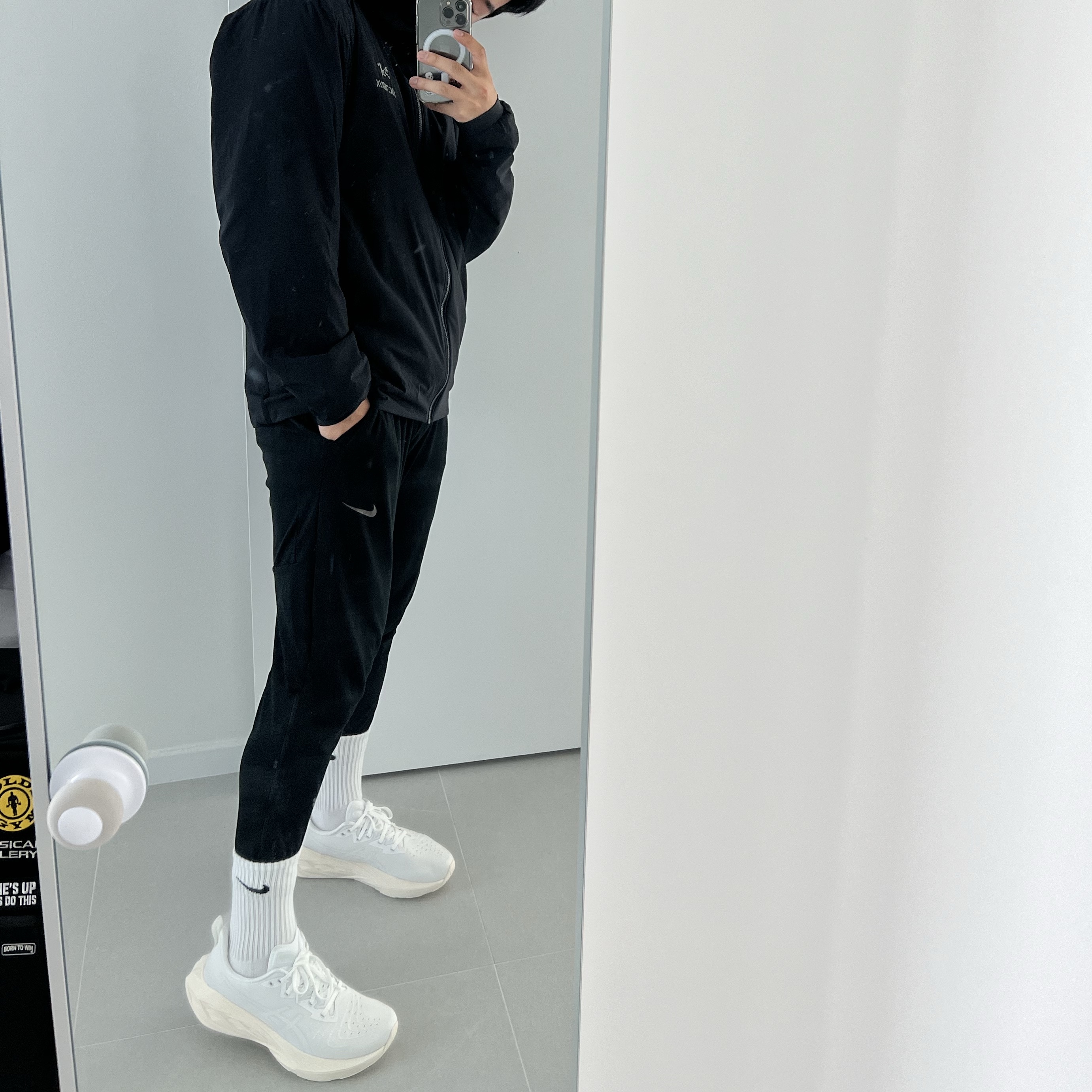 Asics Novablast 4 White, Nike Phenom Elite Woven Running Pants Black - Asia 착용 스타일 - 2