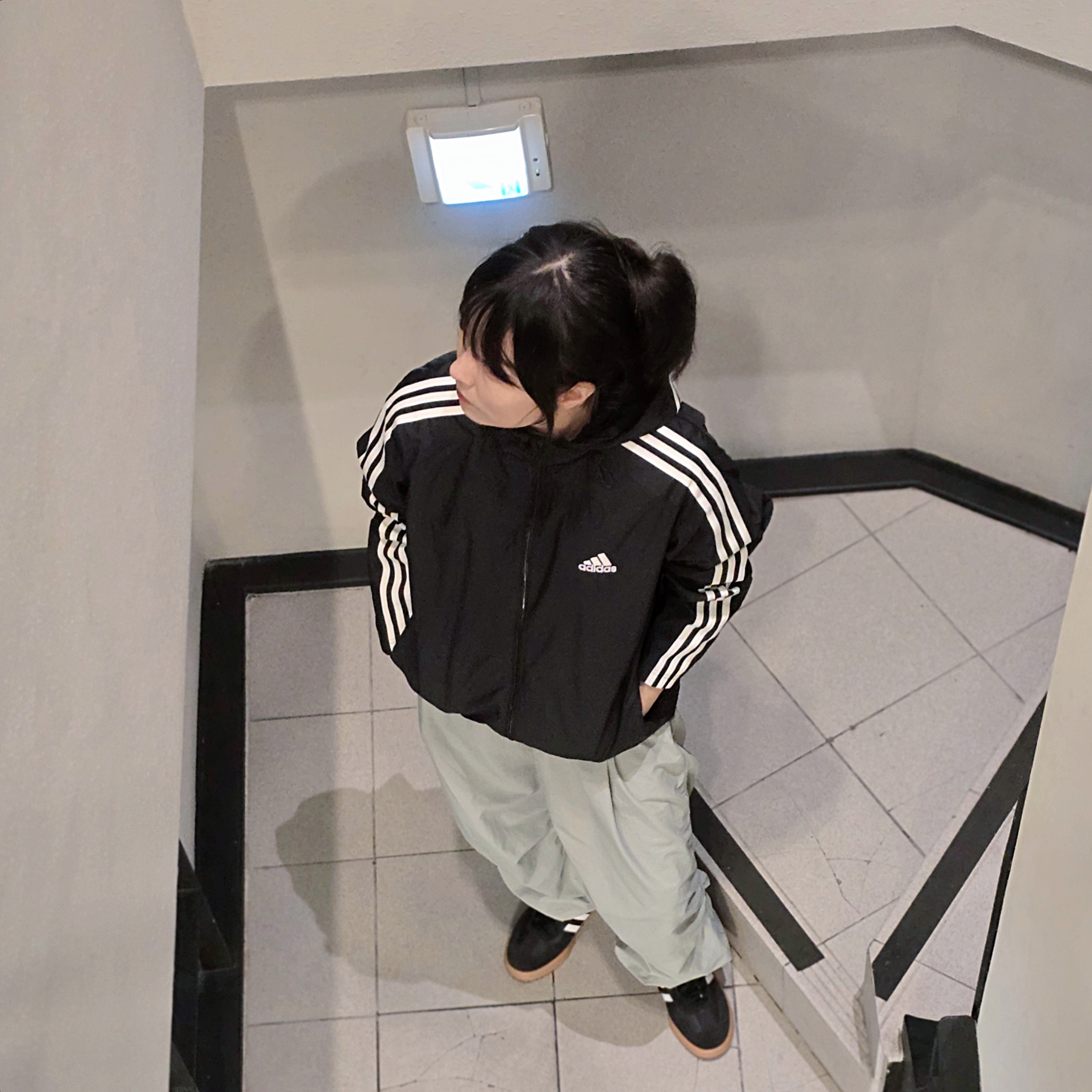 Adidas Essential 3S Woven Windbreaker Jacket Black - KR Sizing, Adidas Gradas Core Black 착용 스타일 - 1