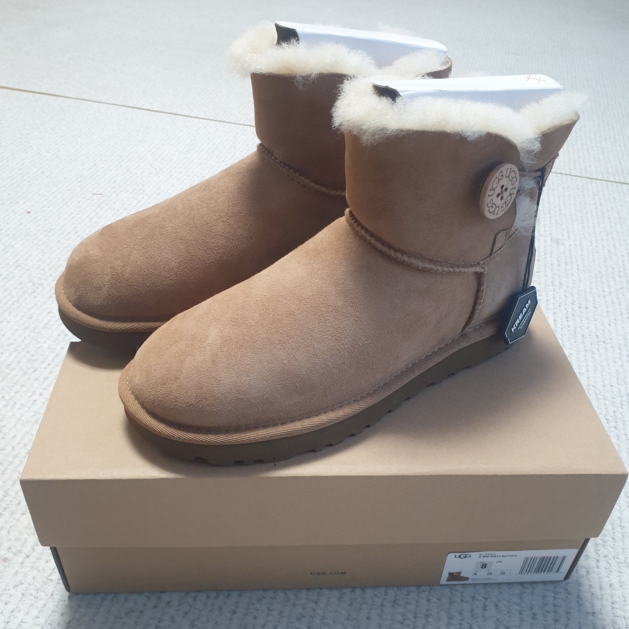 (W) UGG Mini Bailey Button II Boots Chestnut 착용 스타일