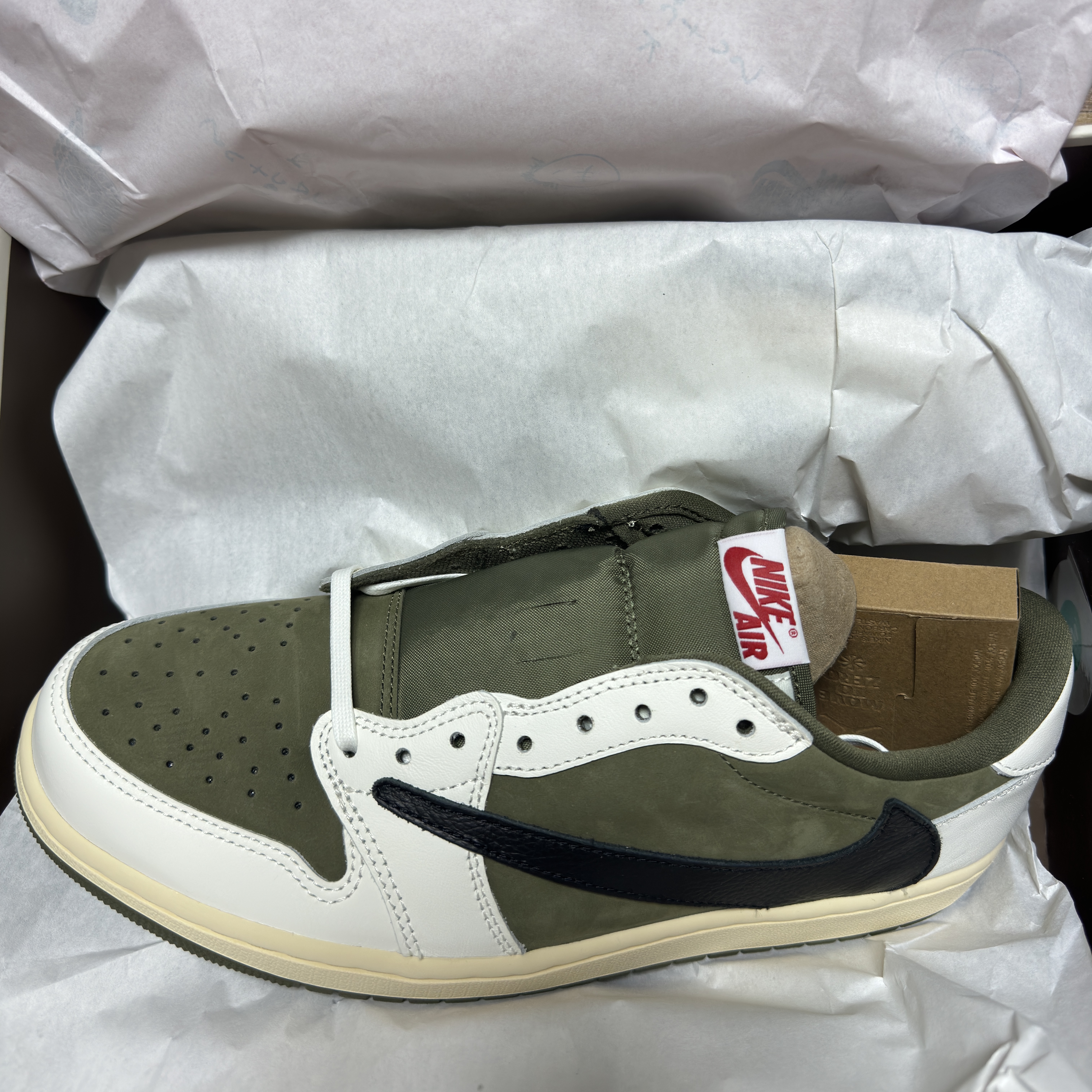 Jordan 1 x Travis Scott Retro Low OG SP Reverse Olive 착용 스타일