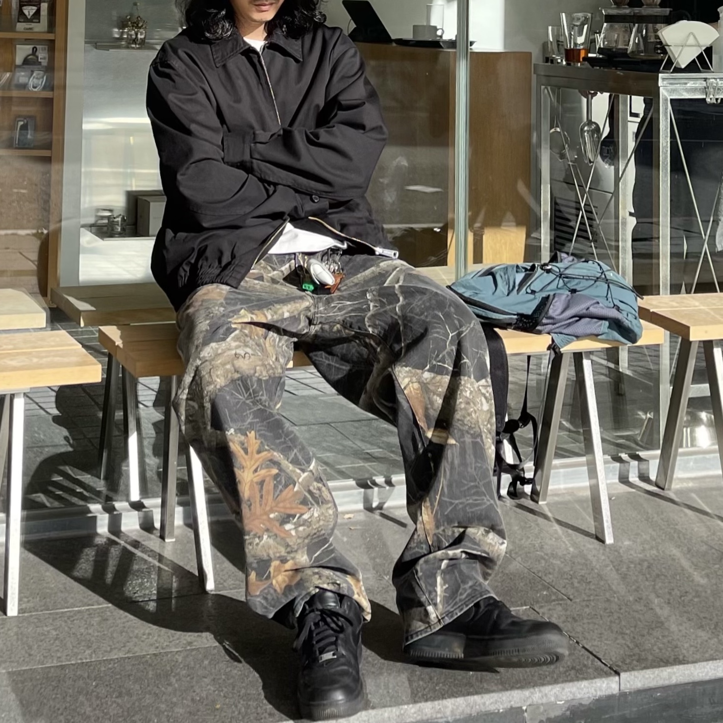 Stussy Realtree Edge Big ‘Ol Jean Camo, Nike x Supreme Air Force 1 Low Black 착용 스타일