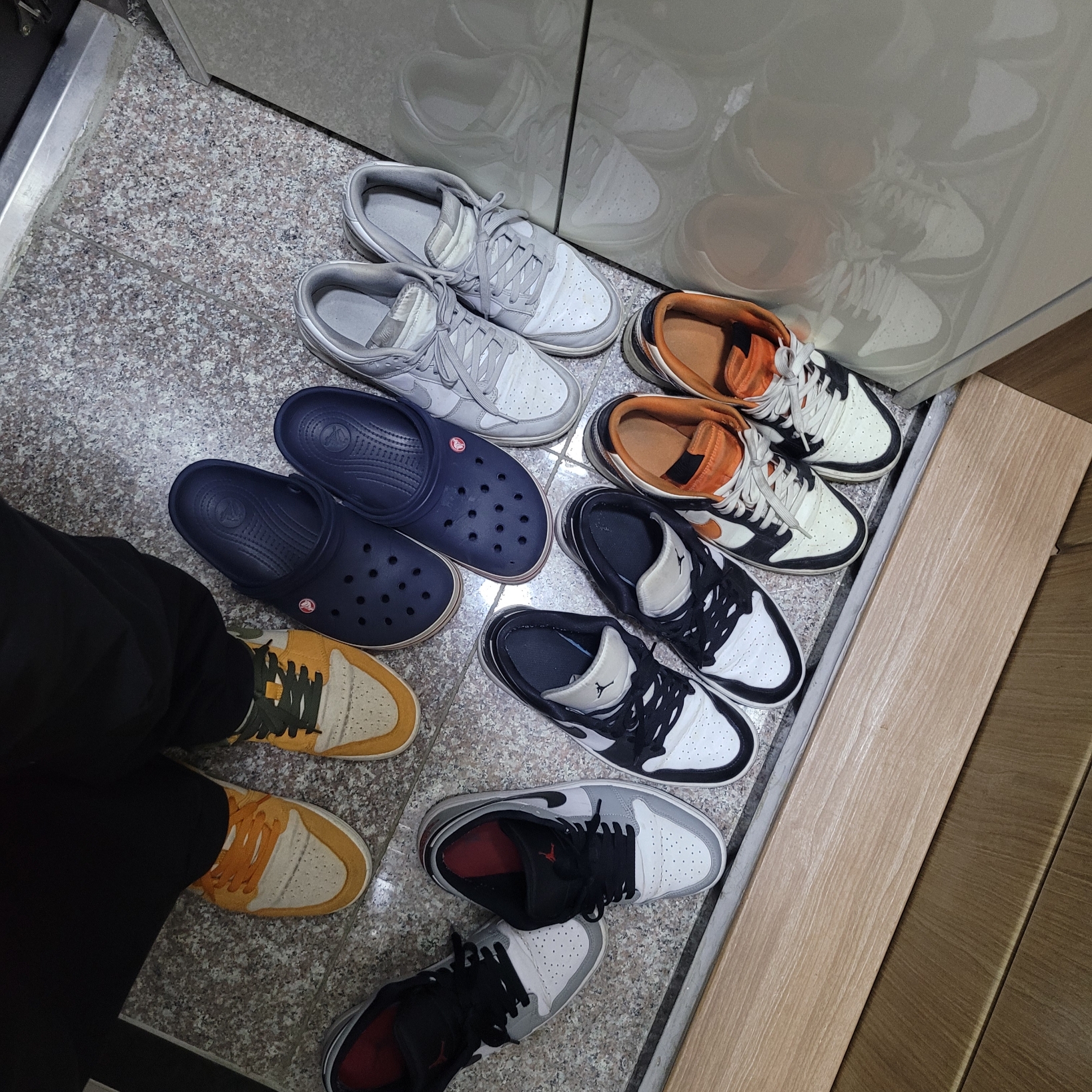 Jordan 1 Low SE Light Curry, (W) Jordan 1 Low Black and White 착용 스타일