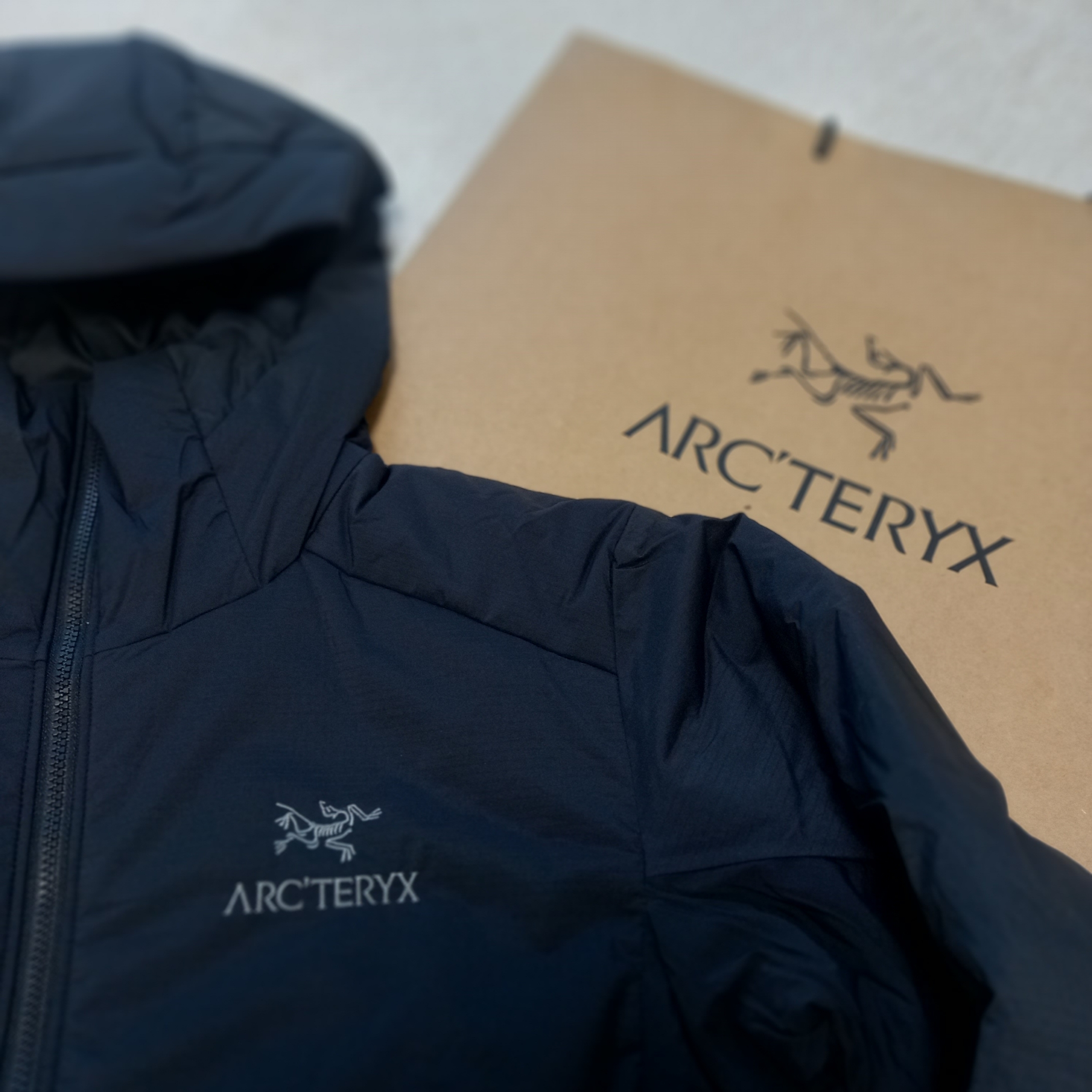 Arc'teryx Cronin Cotton Overshirt Black, (W) Arc'teryx Atom Heavyweight Hoody Black 착용 스타일 - 6