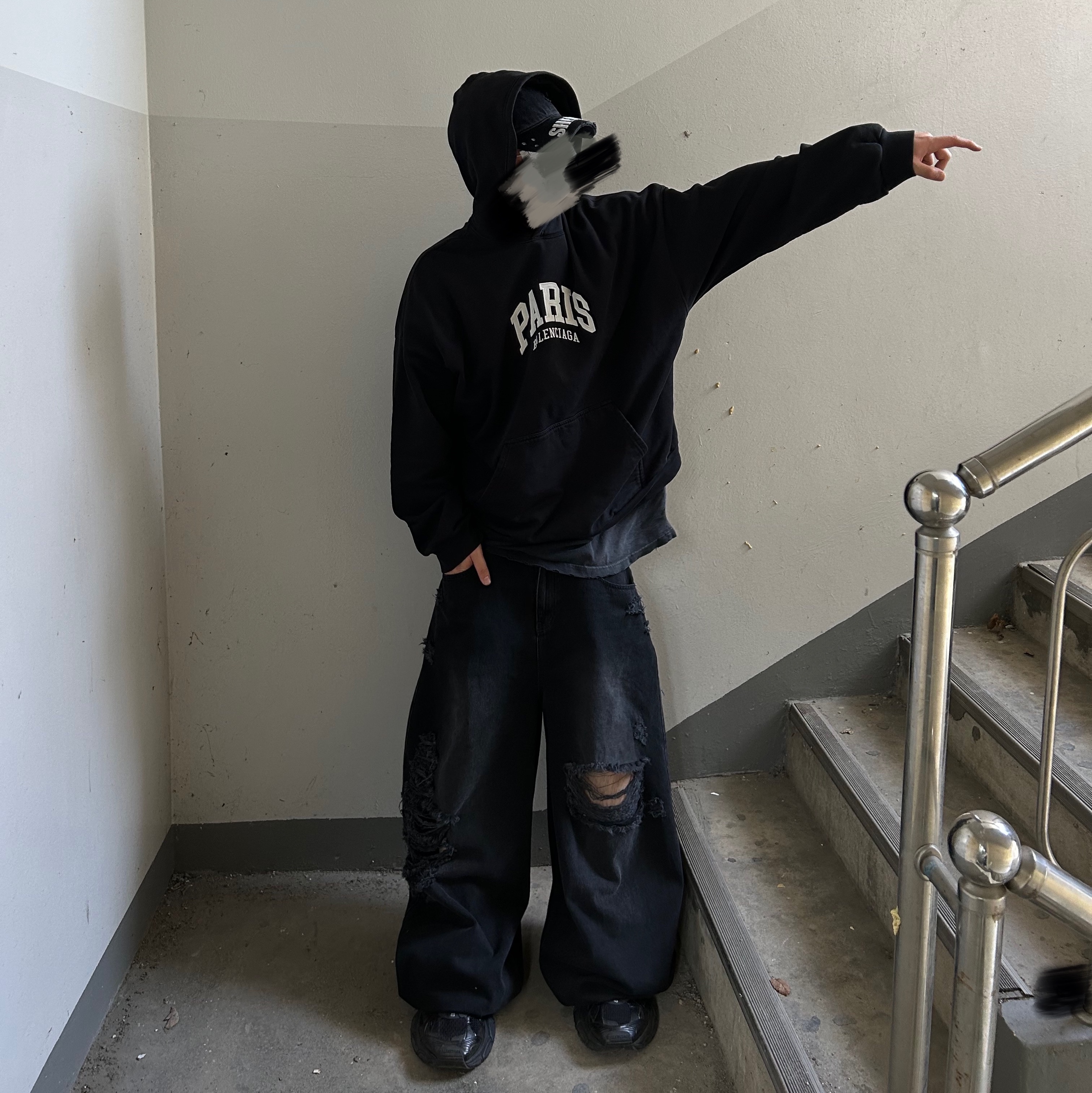 Balenciaga Cities Paris Wide Fit Hoodie Black, Balenciaga 3XL Sneakers Black 착용 스타일