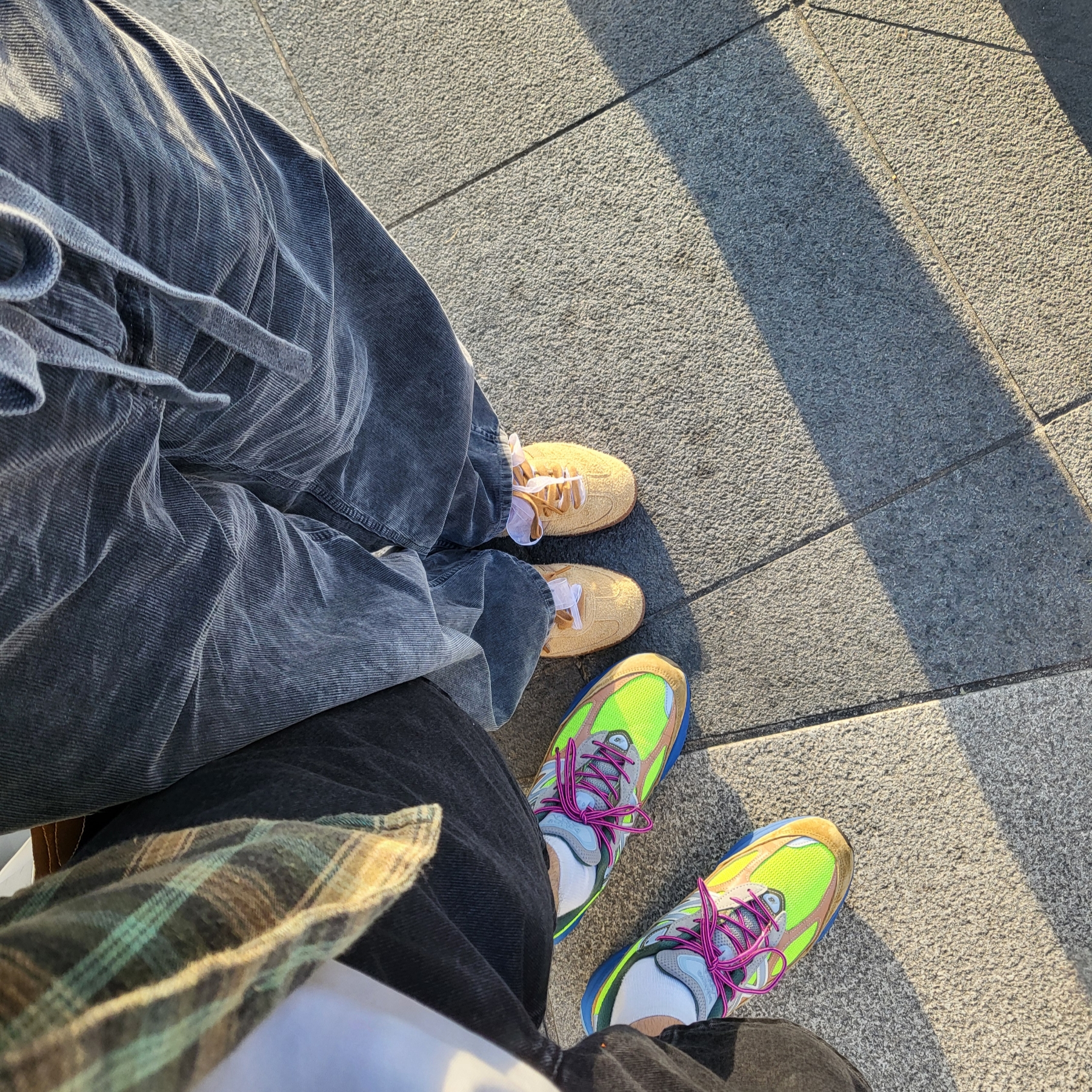 Adidas x JJJJound Samba OG Mesa, New Balance x Action Bronson 990v6 Made in USA Baklava Multi 착용 스타일