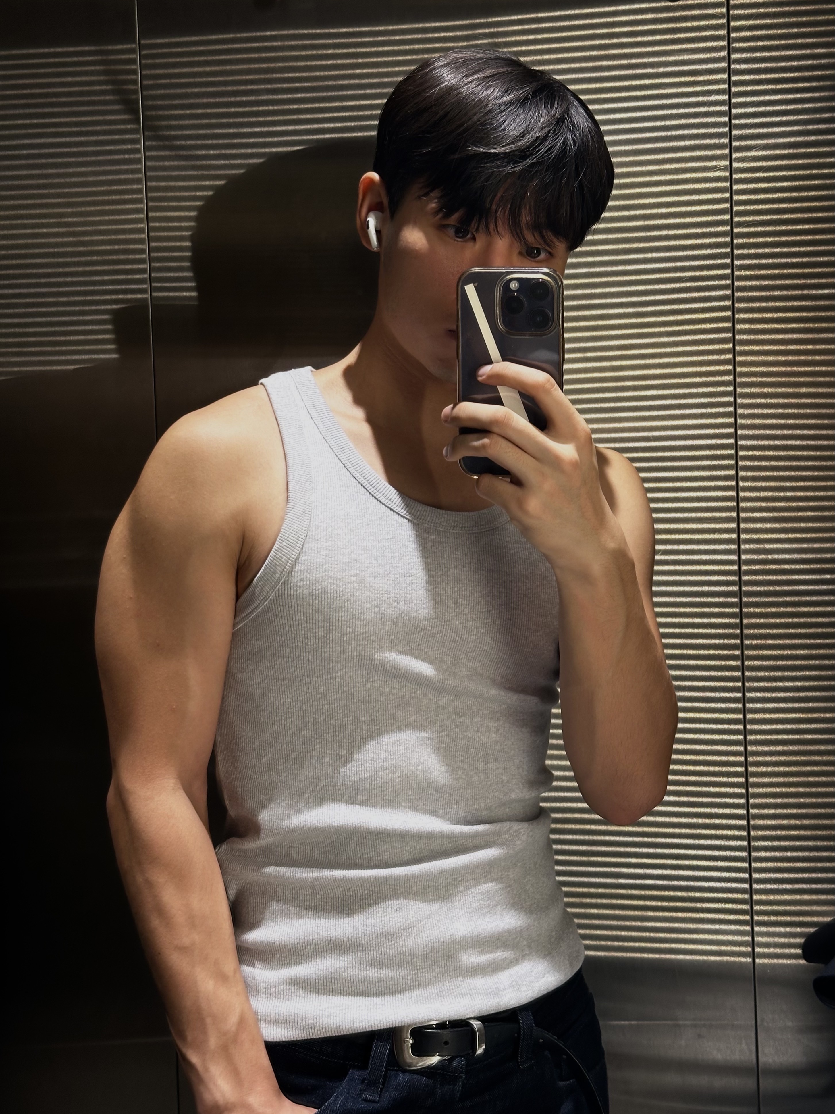 Zara x Stefano Pilati Open Weave Tank Top White 착용 스타일 - 2