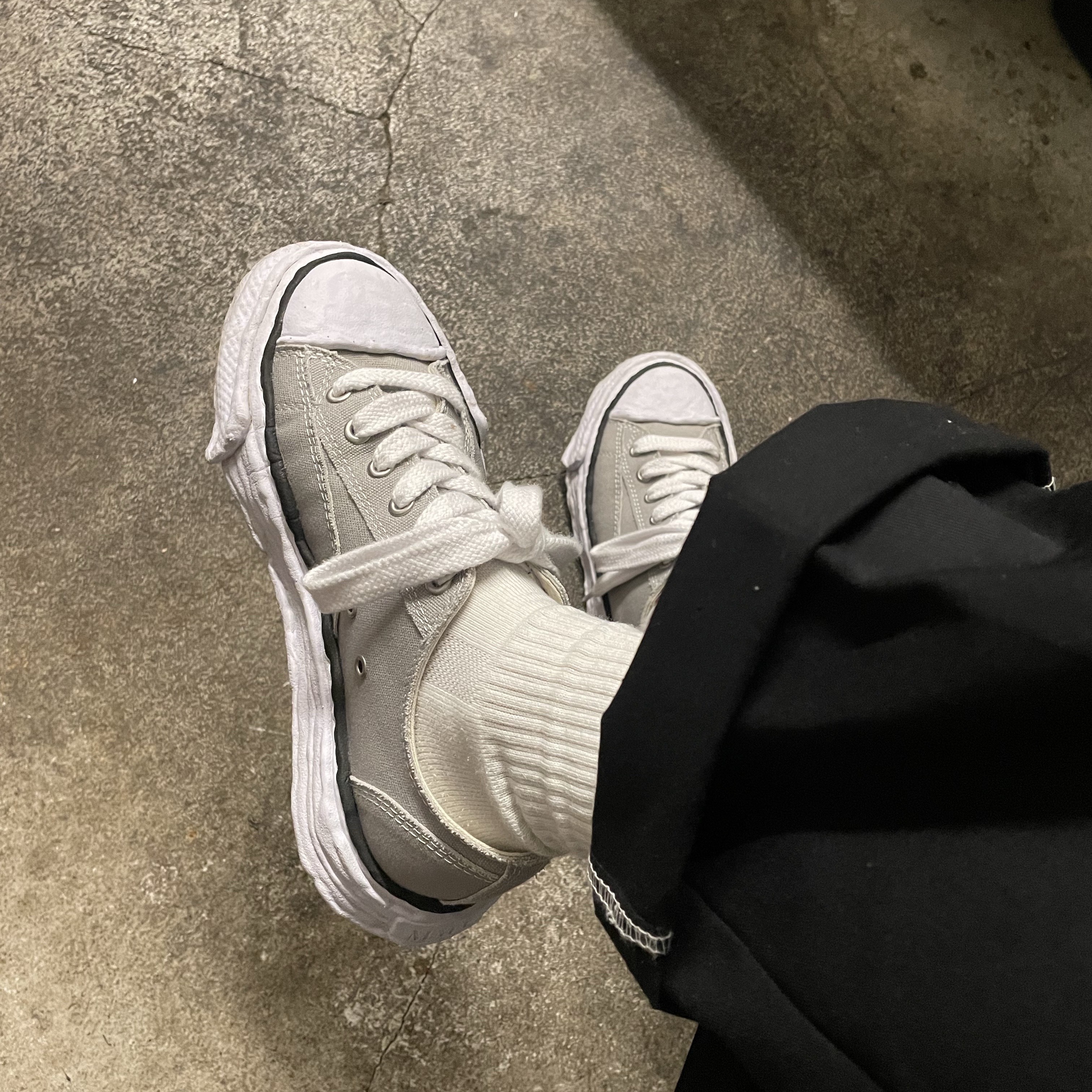 Maison Mihara Yasuhiro Peterson23 OG Sole Canvas Low-top Sneakers Gray 착용 스타일