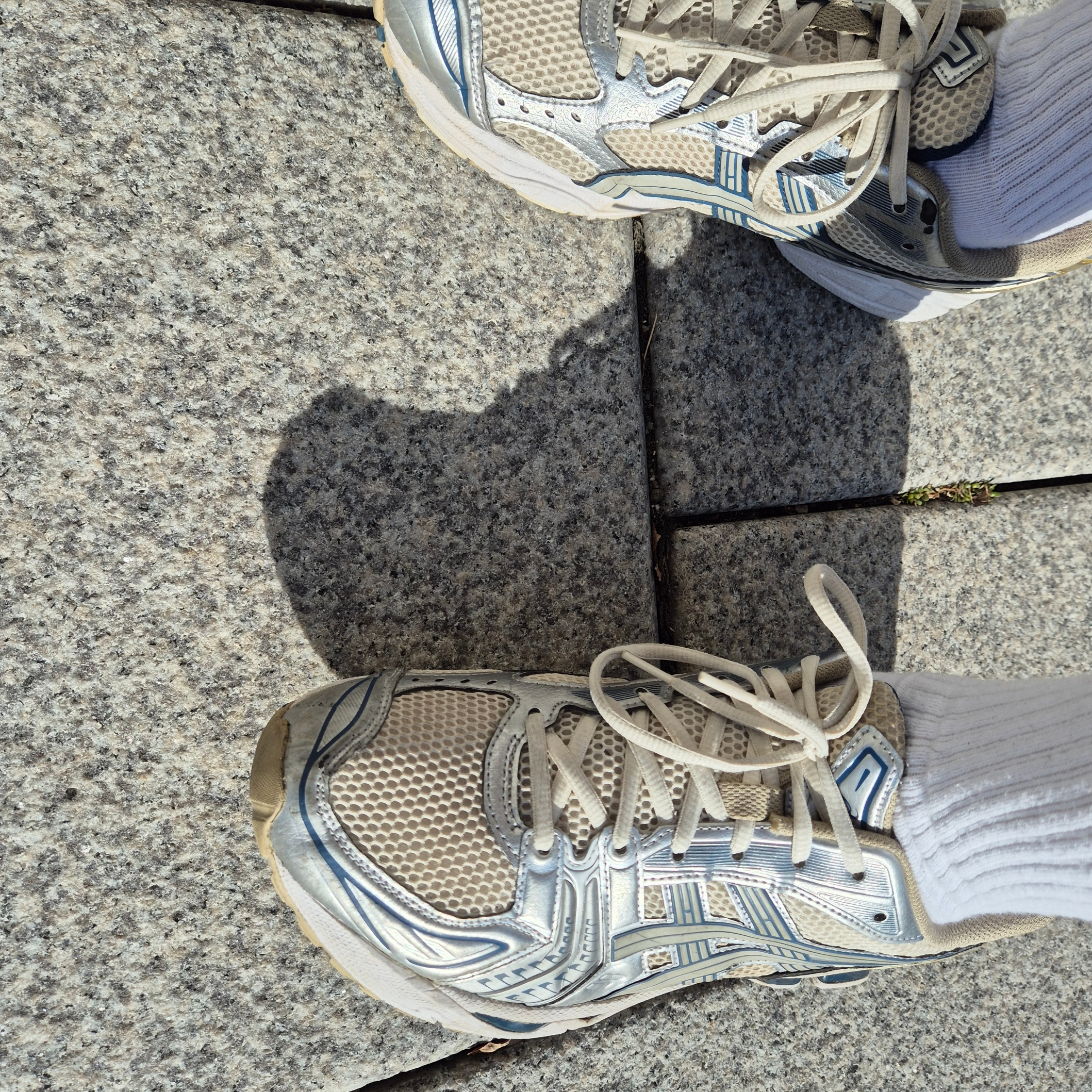 Asics Gel-Kayano 14 Cream Pure Silver 착용 스타일