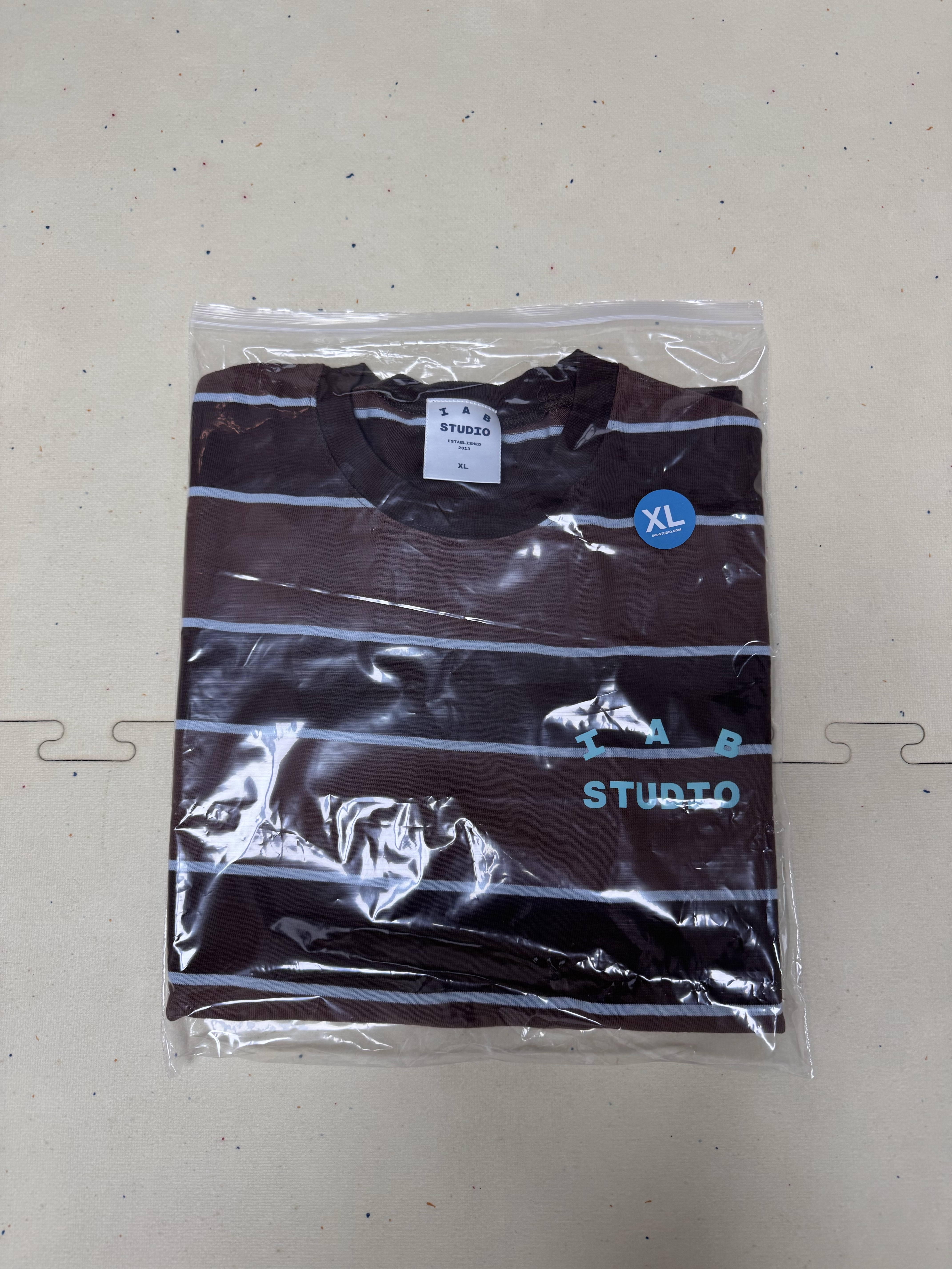 IAB Studio Striped T-Shirt Brown 착용 스타일 - 2