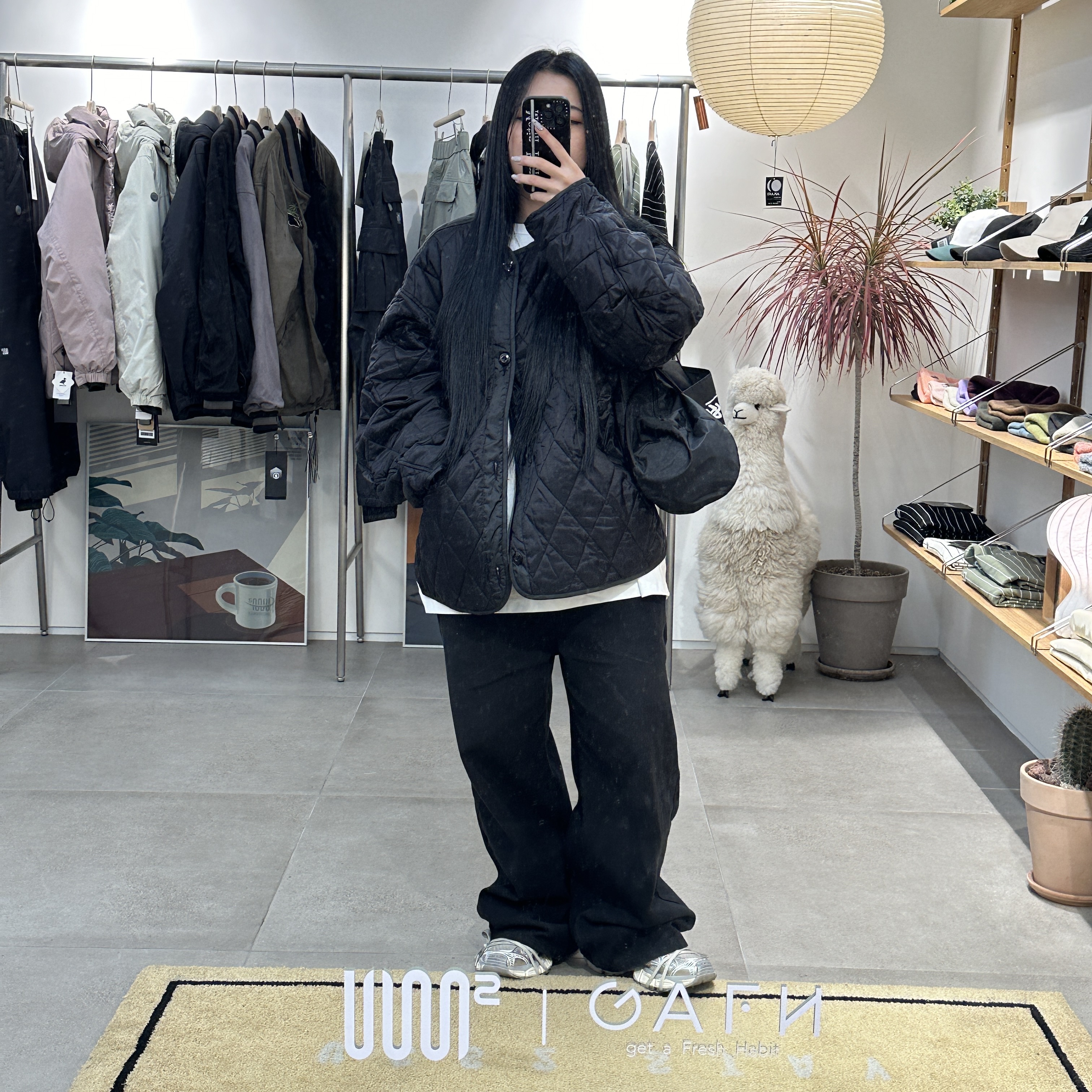 (W) Balenciaga 3XL Sneakers Light Beige 착용 스타일