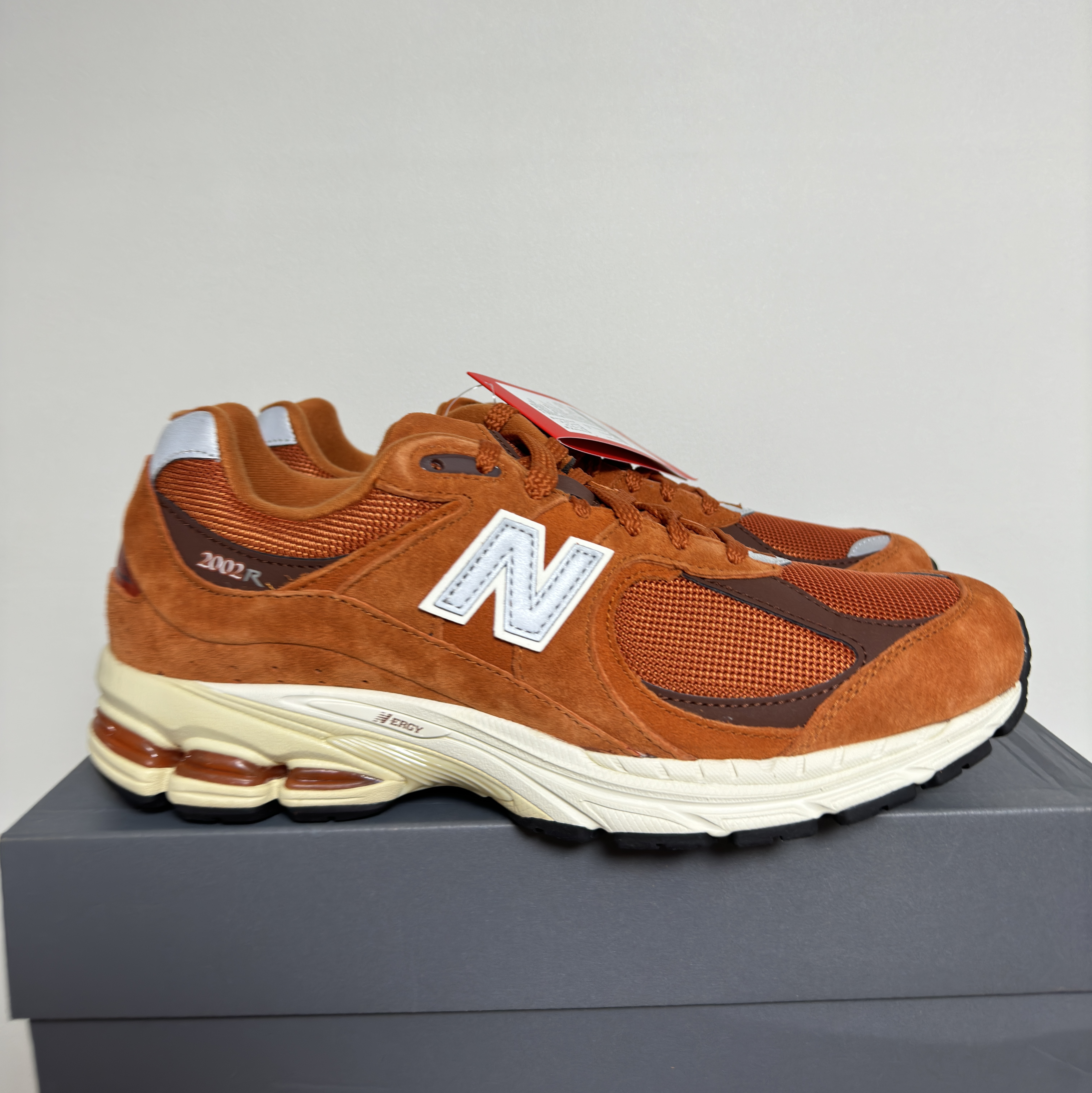 New Balance 2002R Rust Oxide 착용 스타일