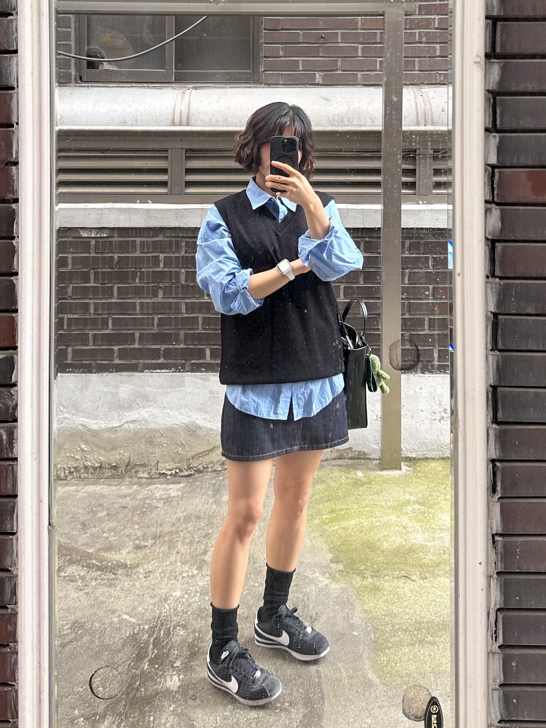 (W) Nike Cortez Black and White 착용 스타일